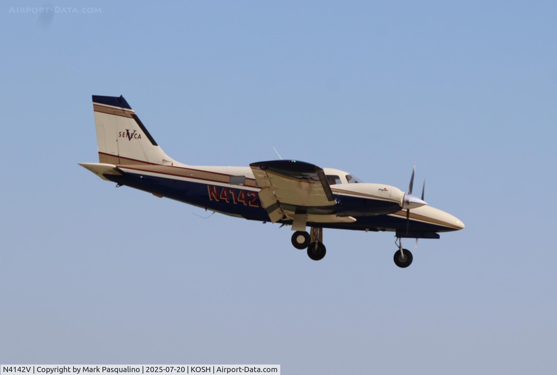 N4142V, 1998 Piper PA-34-220T C/N 3449084, Piper PA-34-220T