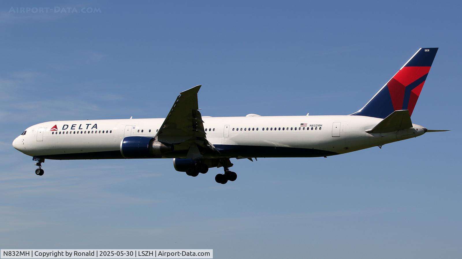 N832MH, 2000 Boeing 767-432/ER C/N 29704, at zrh