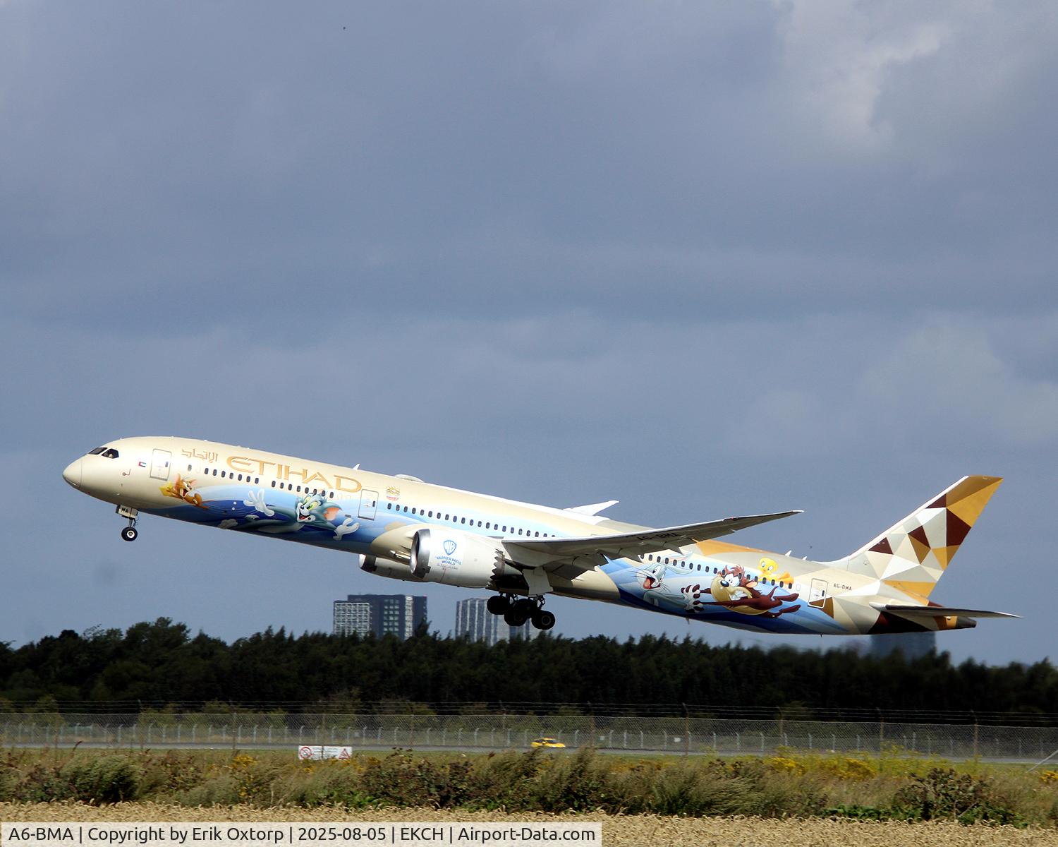 A6-BMA, 2018 Boeing 787-10 Dreamliner C/N 60755, A6-BMA taking off rw 22R