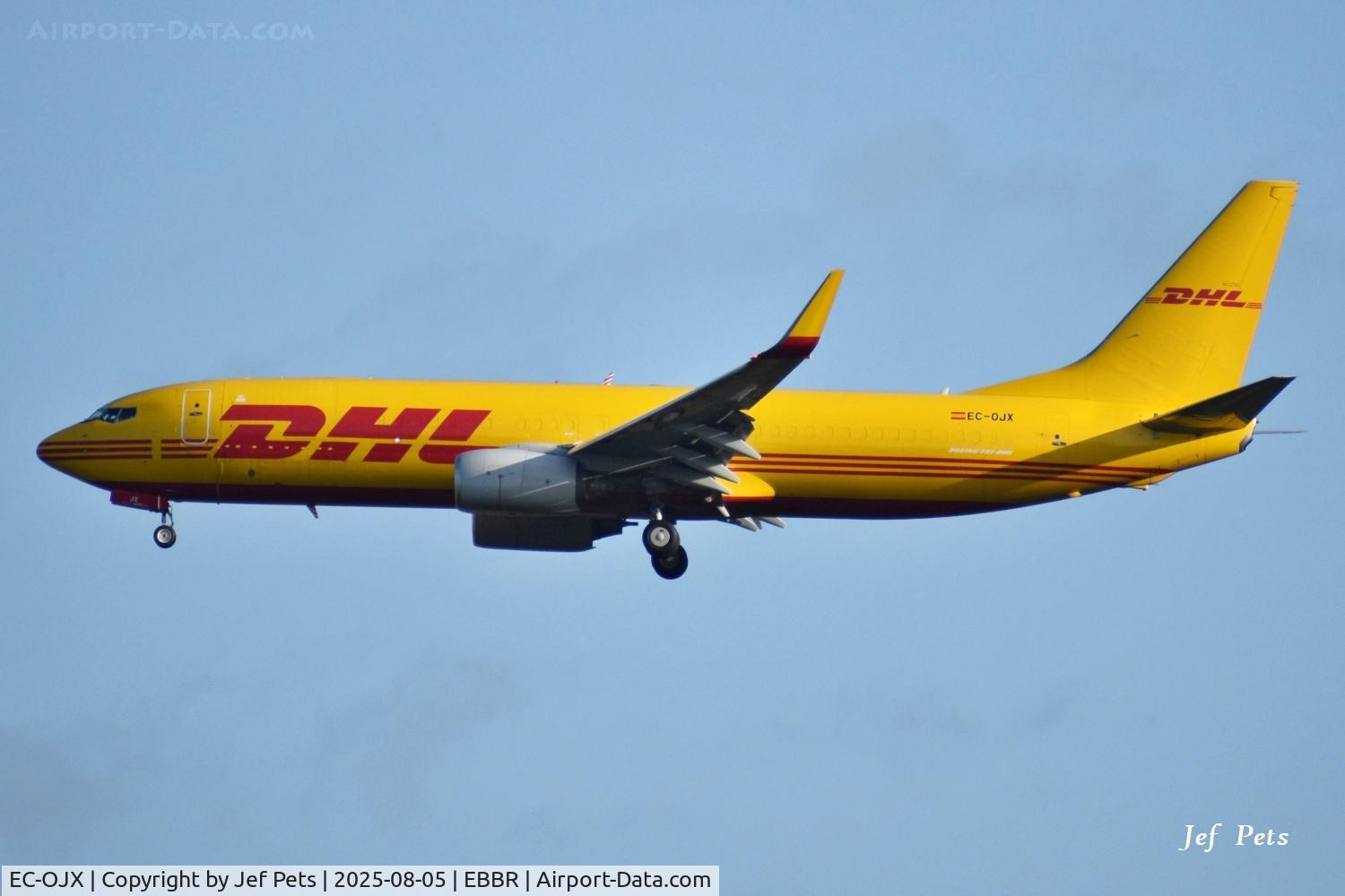 EC-OJX, 2000 Boeing 737-8Z0 C/N 30073, Landing at Brussels Airport.