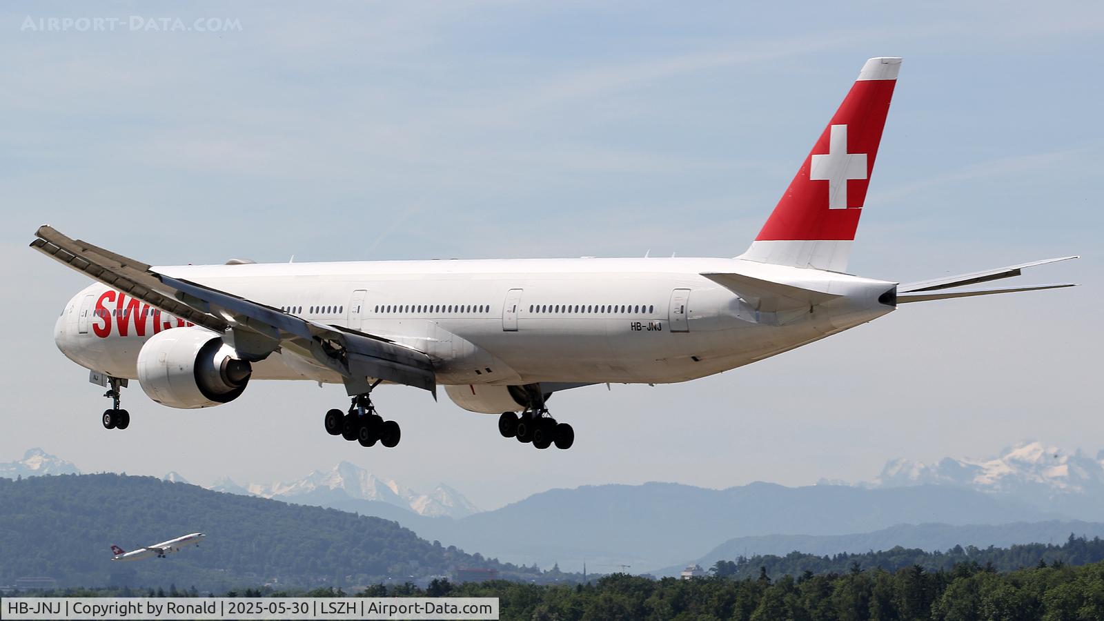 HB-JNJ, 2018 Boeing 777-3DE/ER C/N 62755, at zrh