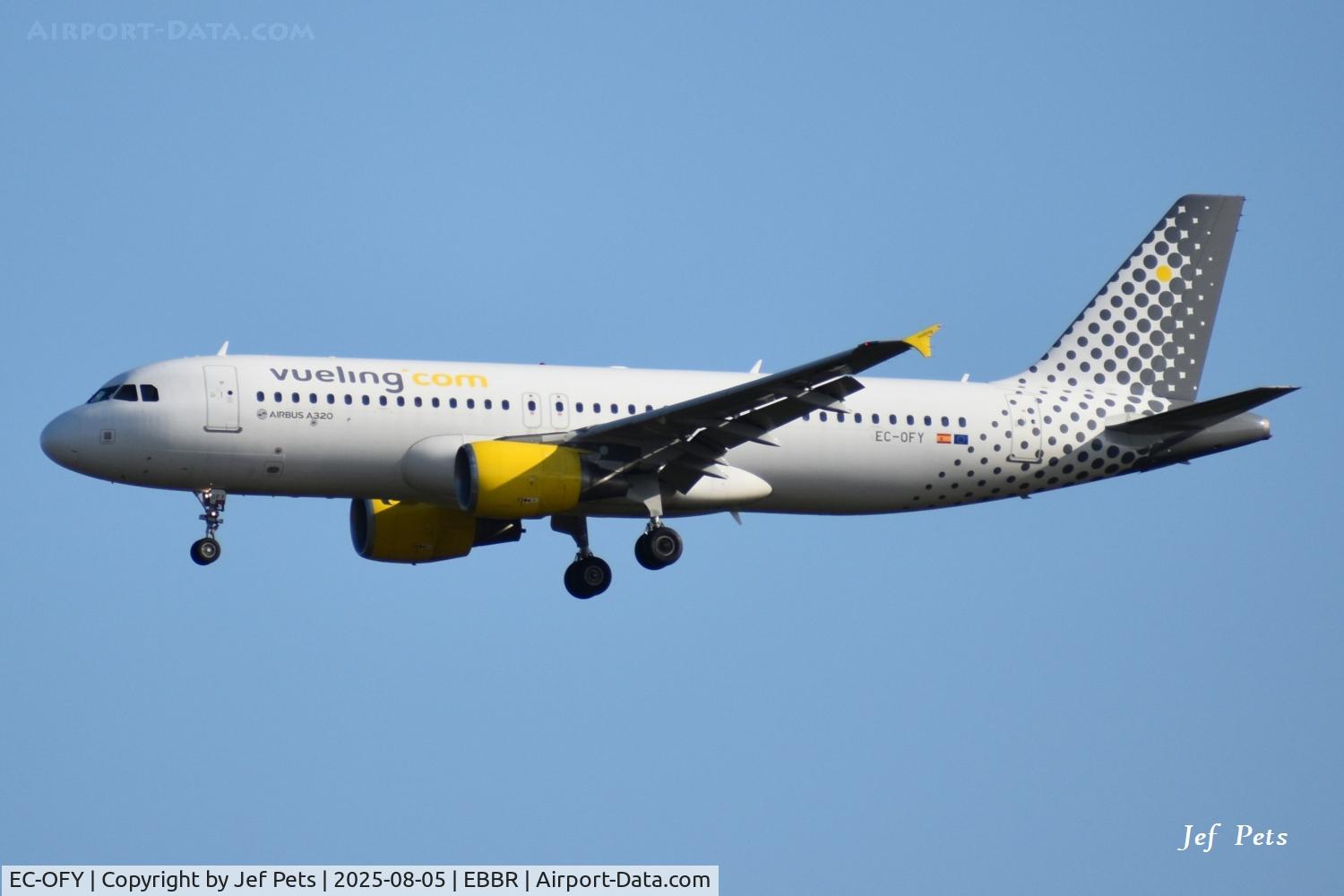 EC-OFY, 2011 Airbus A320-214 C/N 4867, Landing at Brussels Airport.