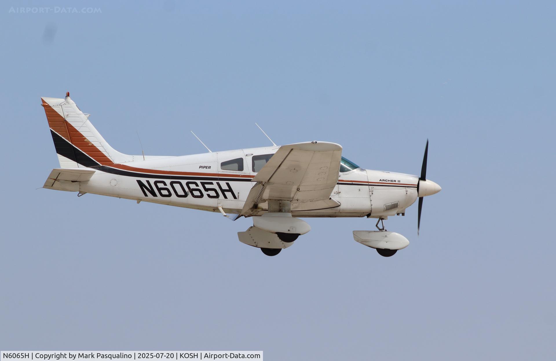 N6065H, 1977 Piper PA-28-181 C/N 28-7890204, Piper PA-28-181