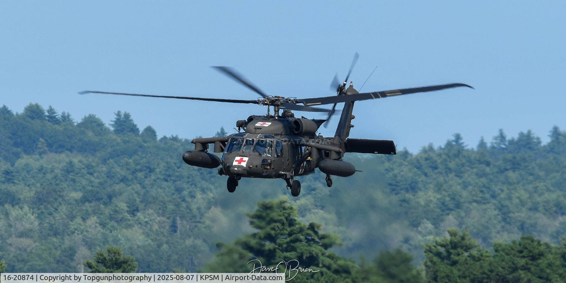 16-20874, 2017 Sikorsky HH-60M Black Hawk C/N 70.4510, GUARD20874 lifting off