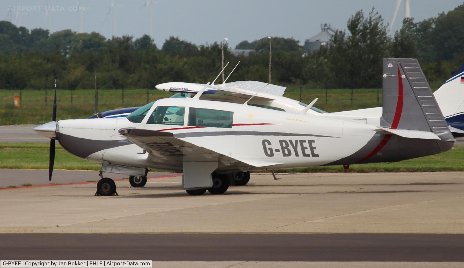 G-BYEE, 1980 Mooney M20K C/N 25-0282, Lelystad Airport