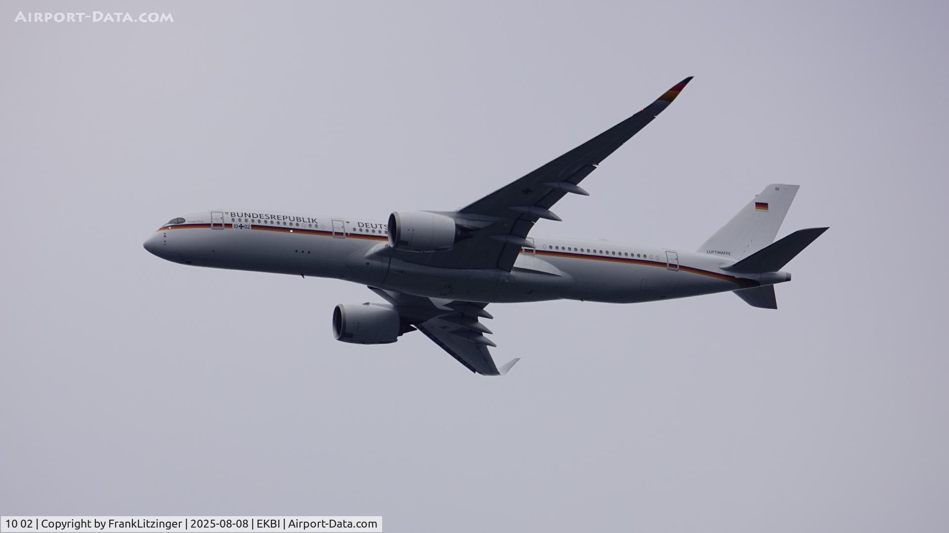 10 02, 2021 Airbus A350-941 C/N 0526, Final Approach RWY 27