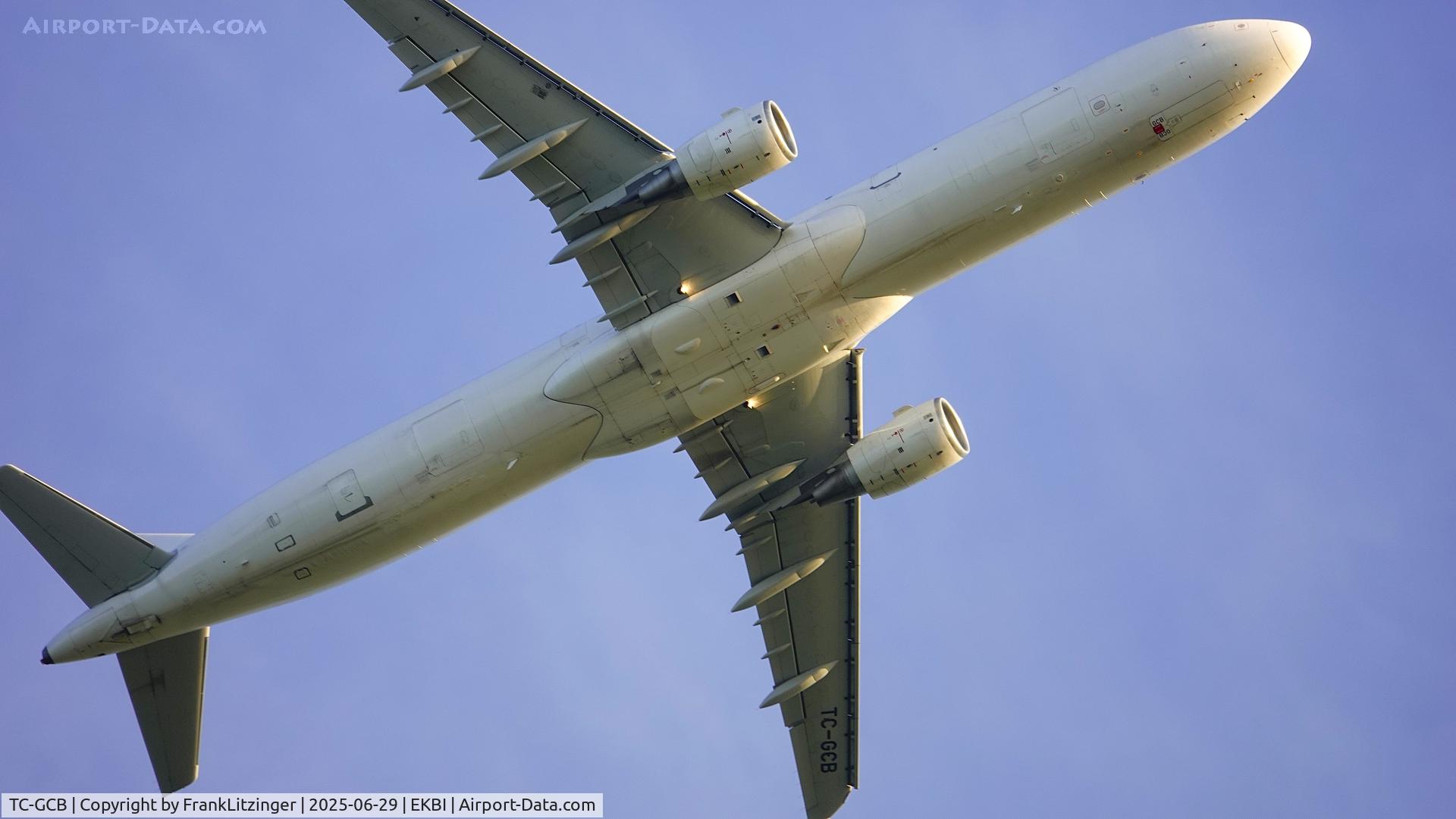 TC-GCB, Airbus 321-200(F) C/N 1094, Final Approach RWY 27