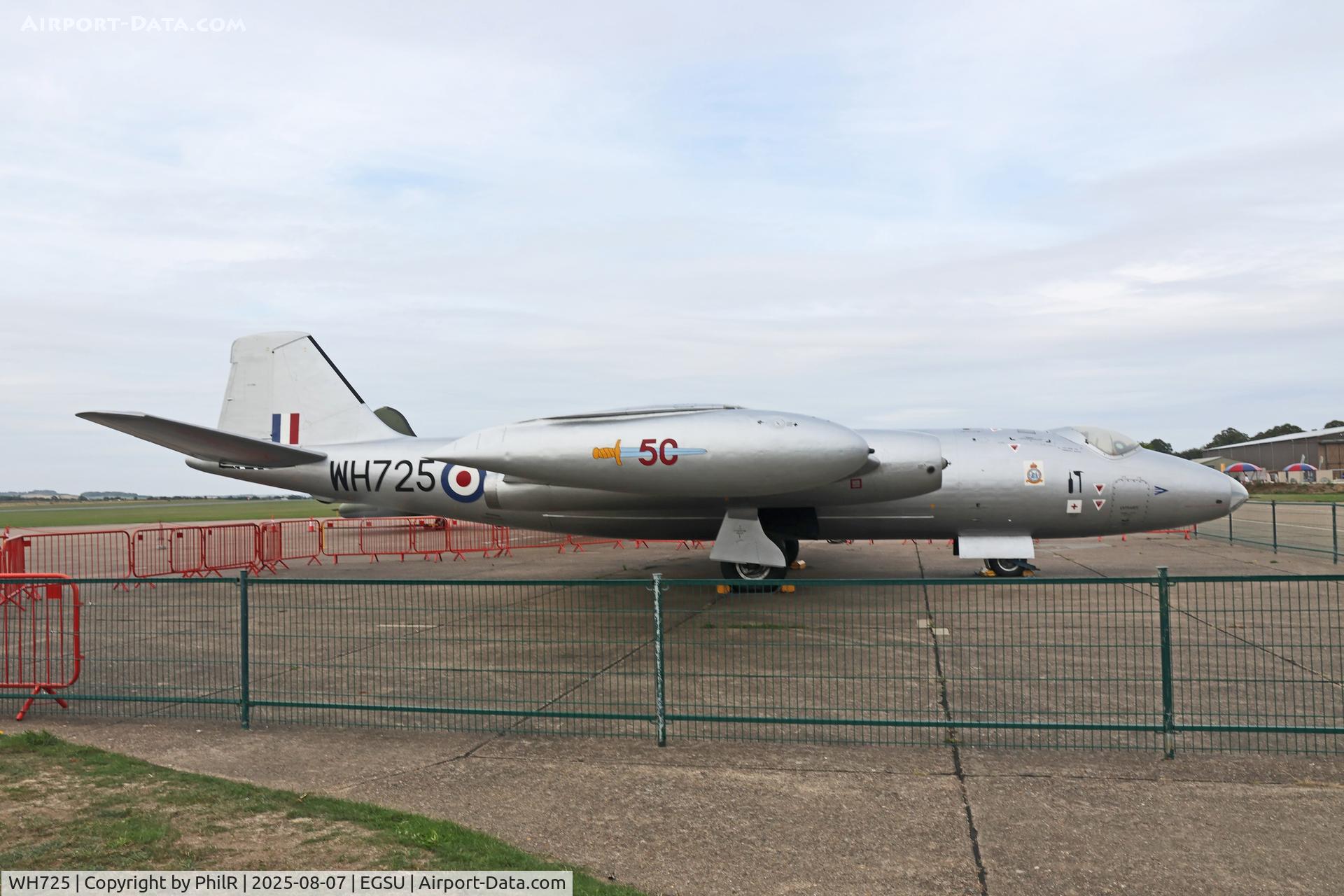 WH725, 1953 English Electric Canberra B.2 C/N EEP71206, WH725 1953 EE Canberra B2 Duxford