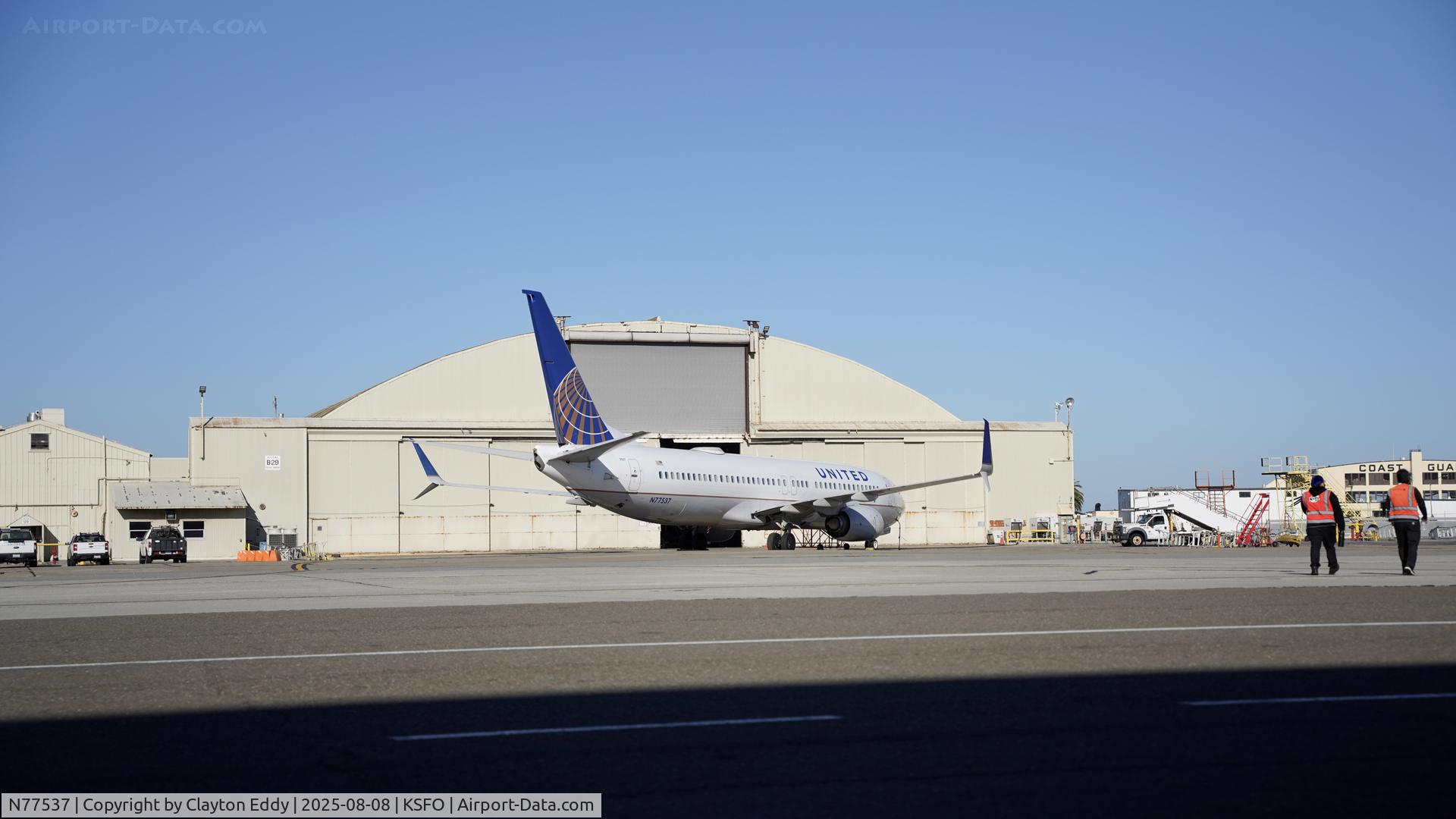 N77537, 2016 Boeing 737-800 C/N 62767, SFO 2025