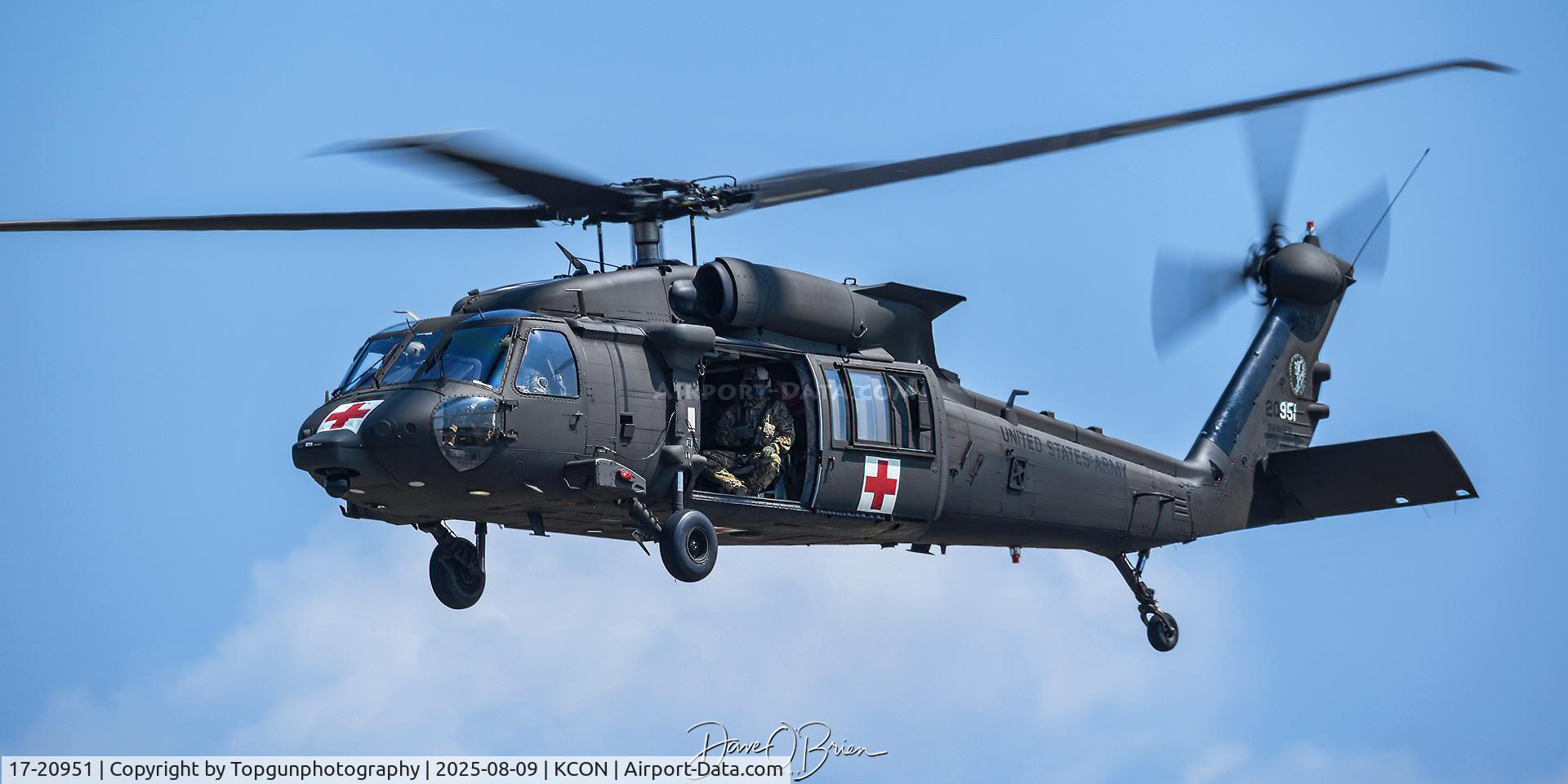 17-20951, 2018 Sikorsky HH-60M Black Hawk C/N 6E-34, WILDCAT06 heads back out after dropping off spouses from the unit.