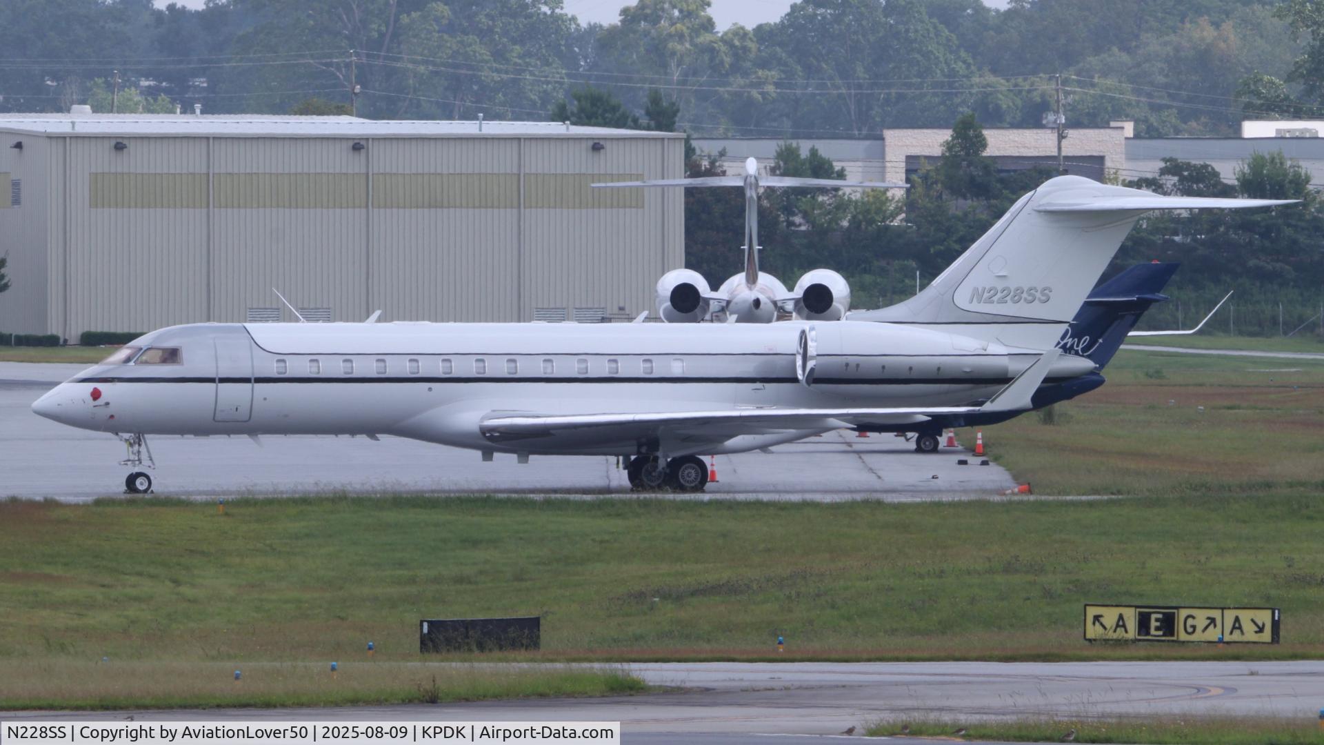 N228SS, 2003 Bombardier BD-700-1A10 C/N 9124, Silver Air Global Express