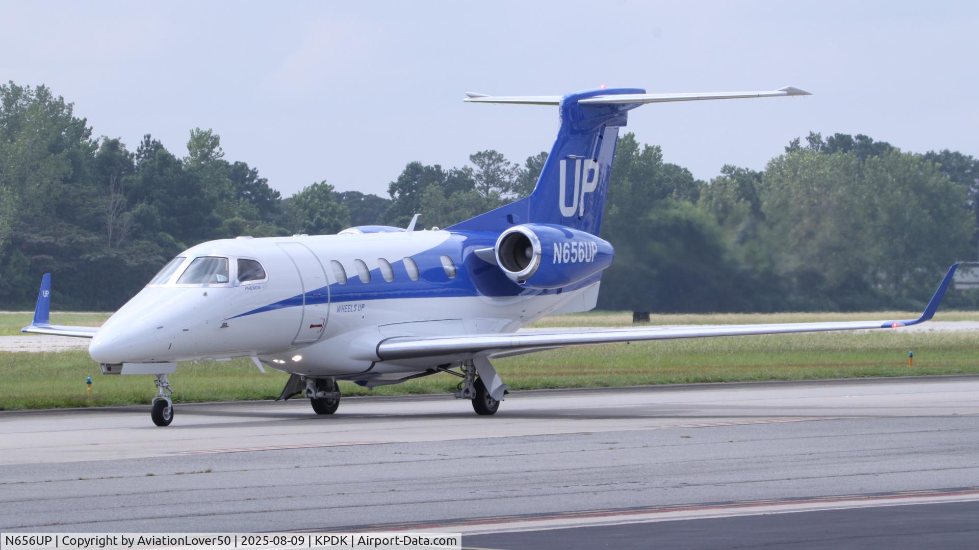 N656UP, , Wheels Up Phenom 300