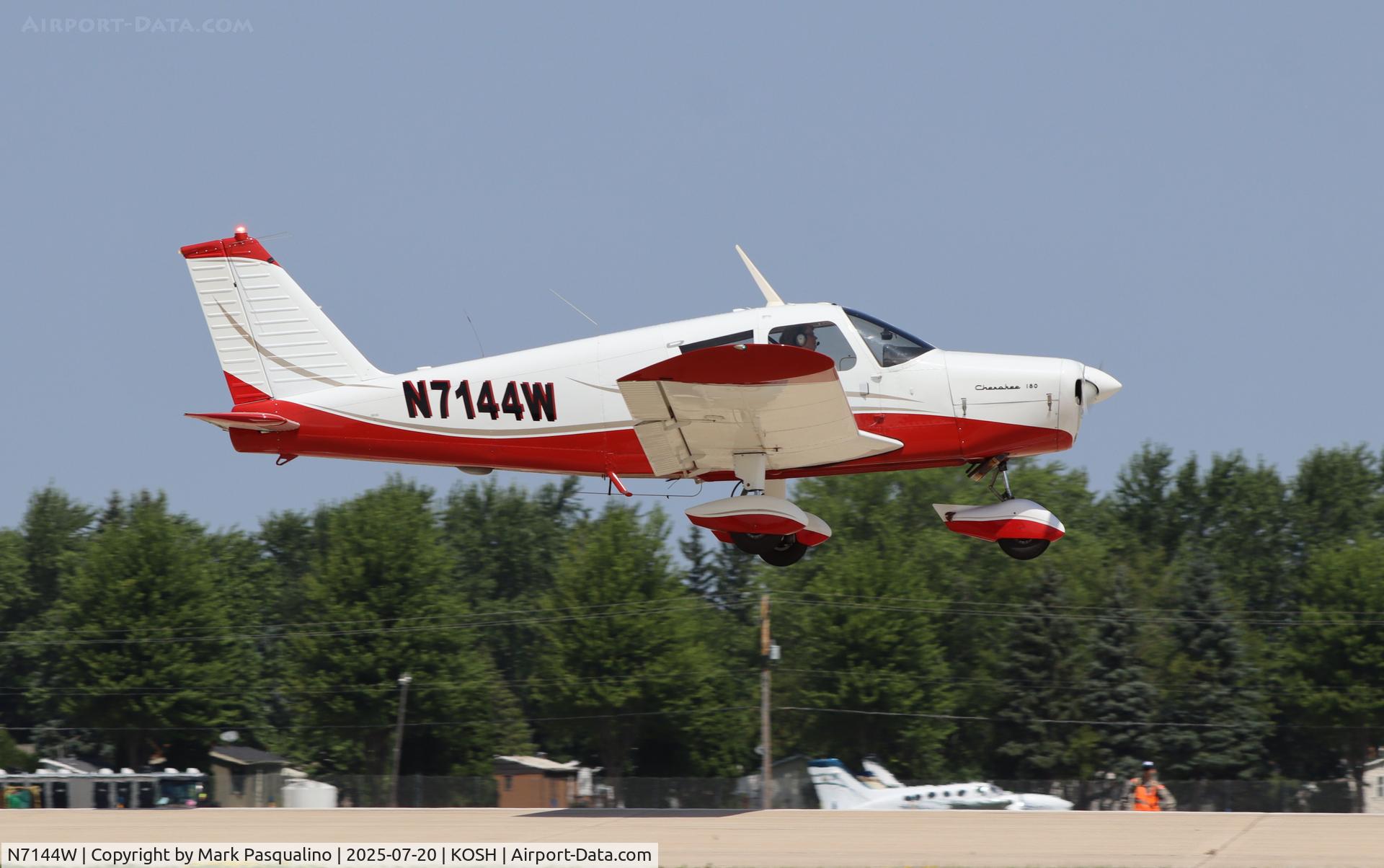 N7144W, 1962 Piper PA-28-180 Cherokee C/N 28-950, Piper PA-28-180