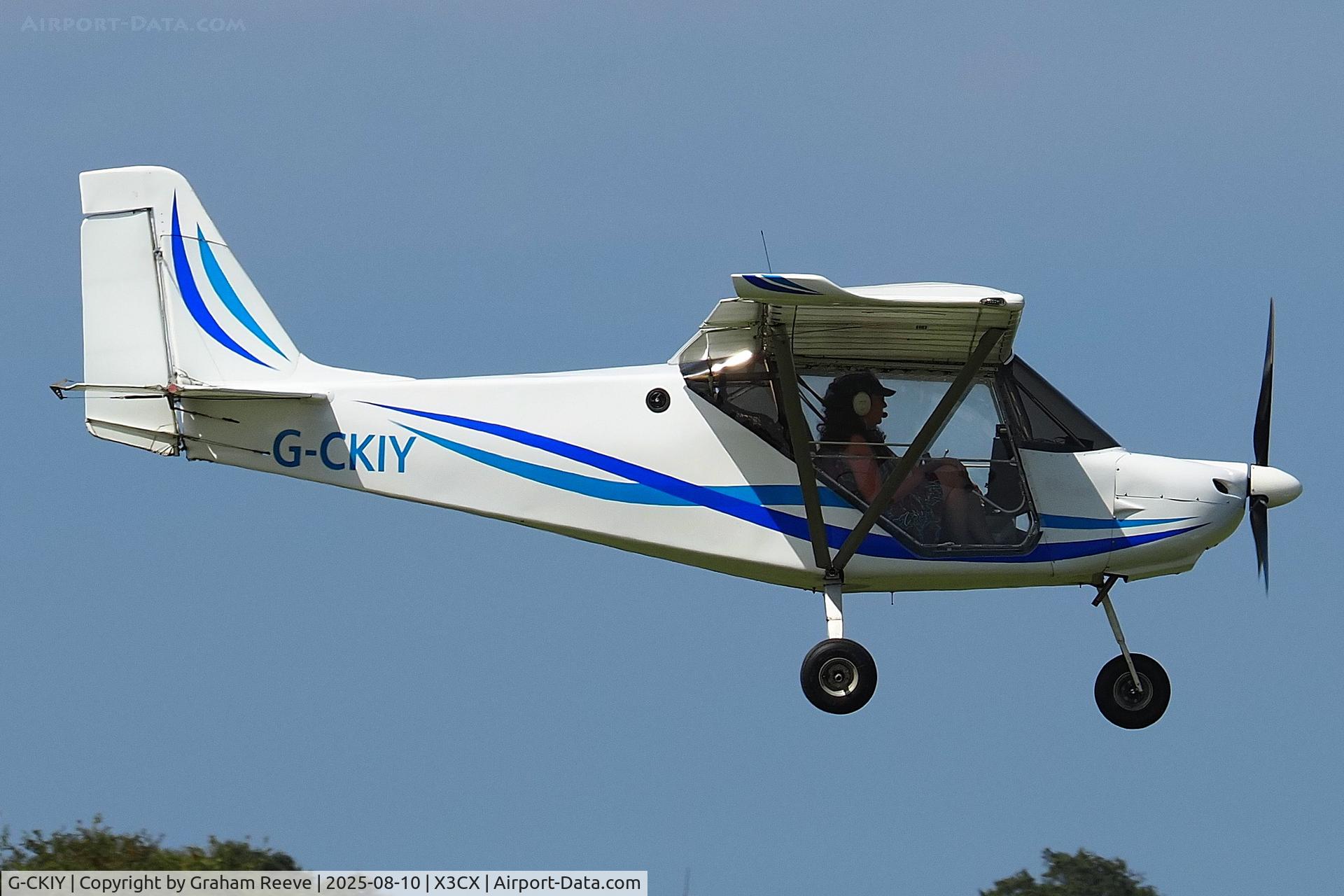 G-CKIY, 2017 Best Off Skyranger Nynja 912S(1) C/N BMAA/HB/668, Landing at Northrepps.