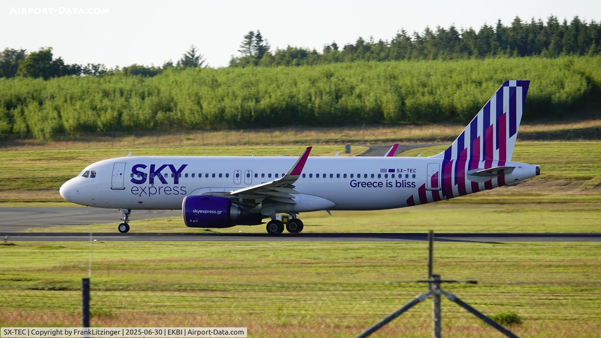 SX-TEC, 2020 Airbus A320-251N C/N 9566, On the go in Billund.