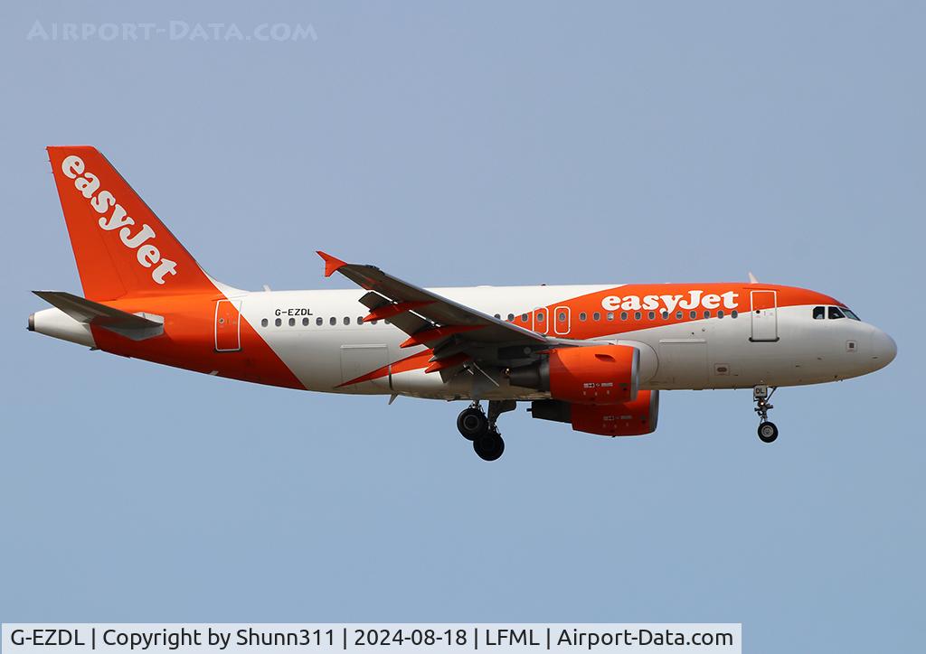 G-EZDL, 2008 Airbus A319-111 C/N 3569, Landing rwy 31R in new c/s