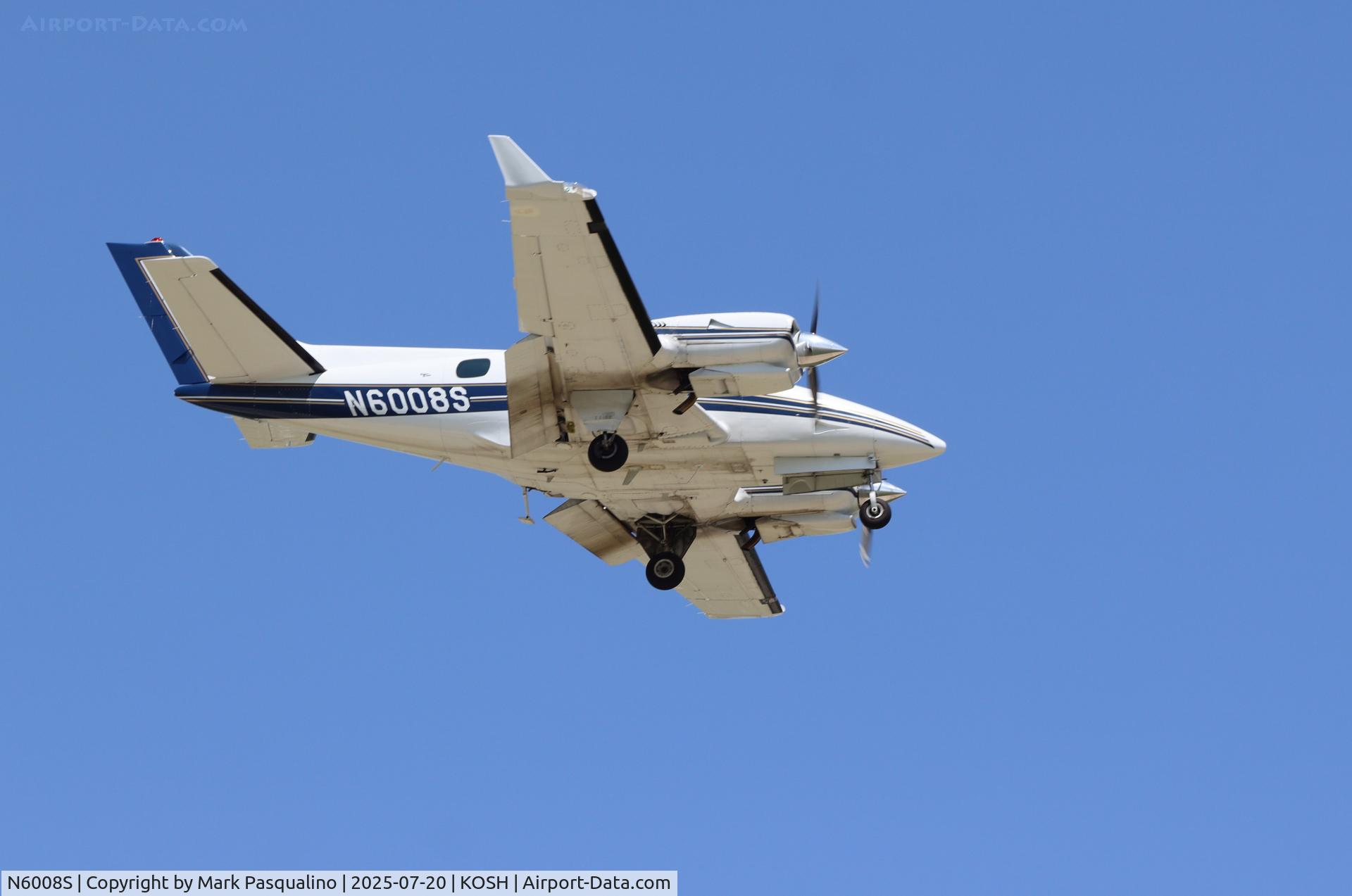 N6008S, 1975 Beech B-60 Duke C/N P-338, Beech B60