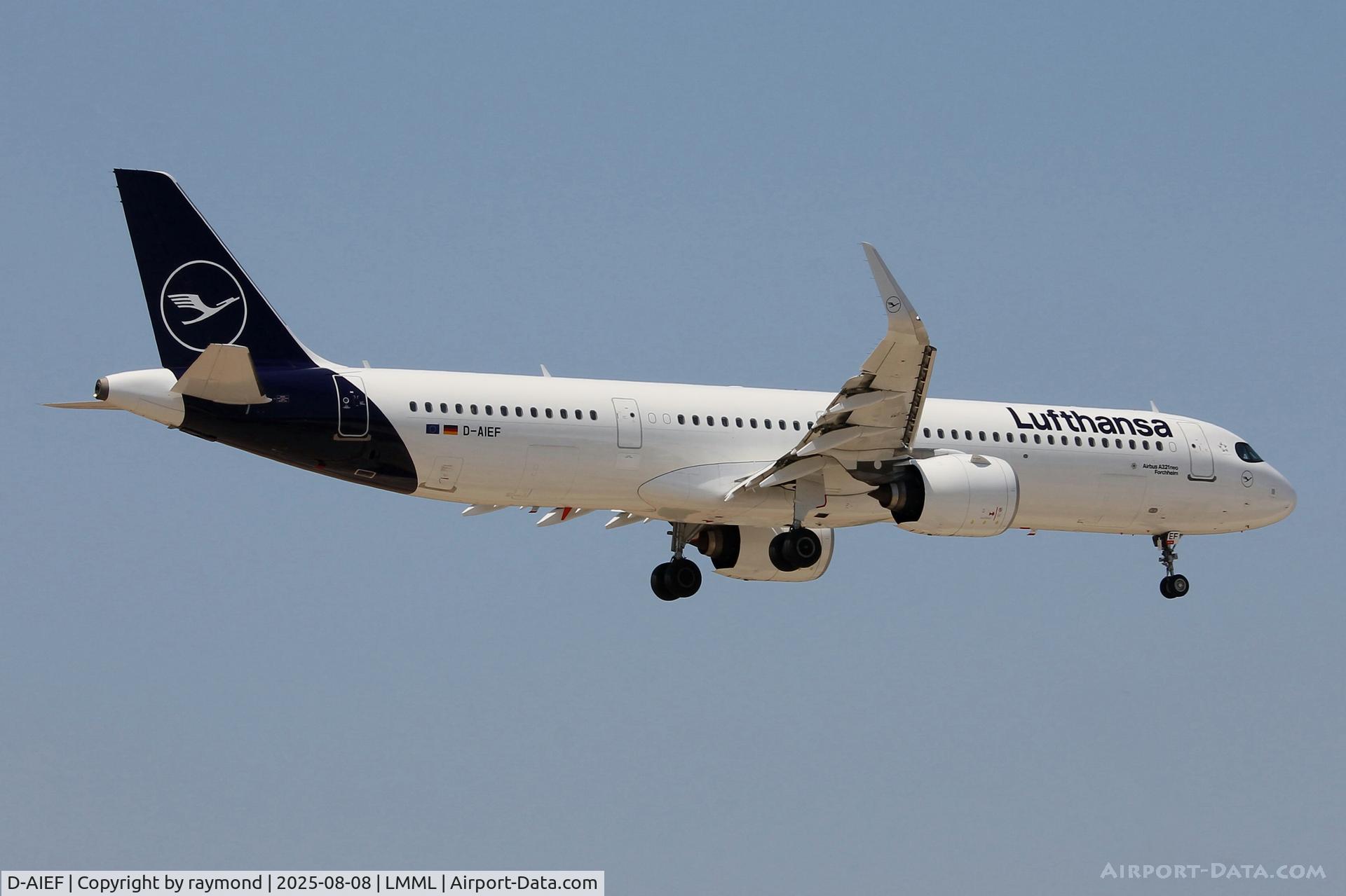 D-AIEF, 2020 Airbus A321-271NX C/N 10010, Lufthansa Airbus A321-271NX reg D-AIEF on short finals for RW31 landing in Malta.