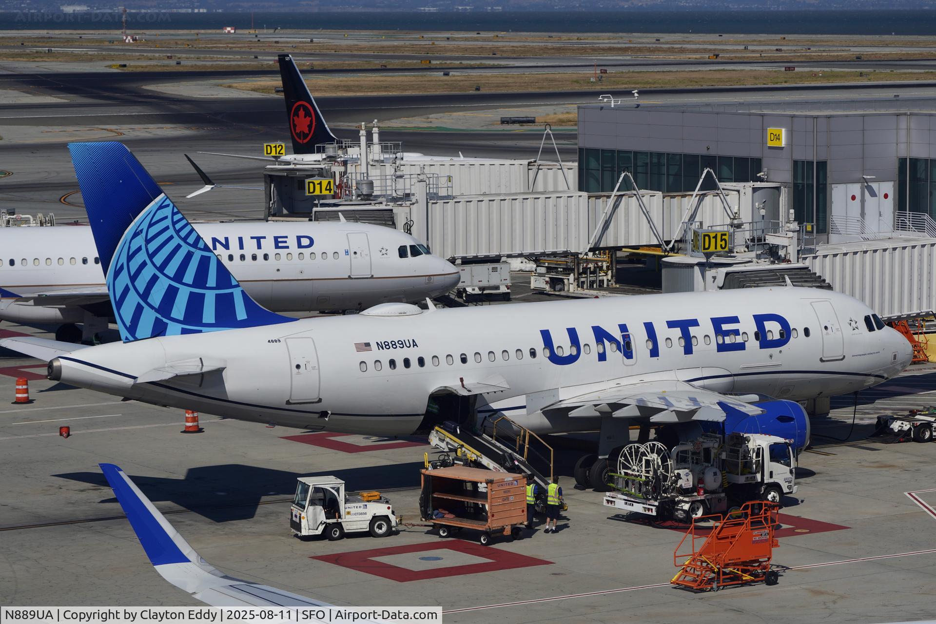 N889UA, 2005 Airbus A319-132 C/N 2667, SFO 2025
