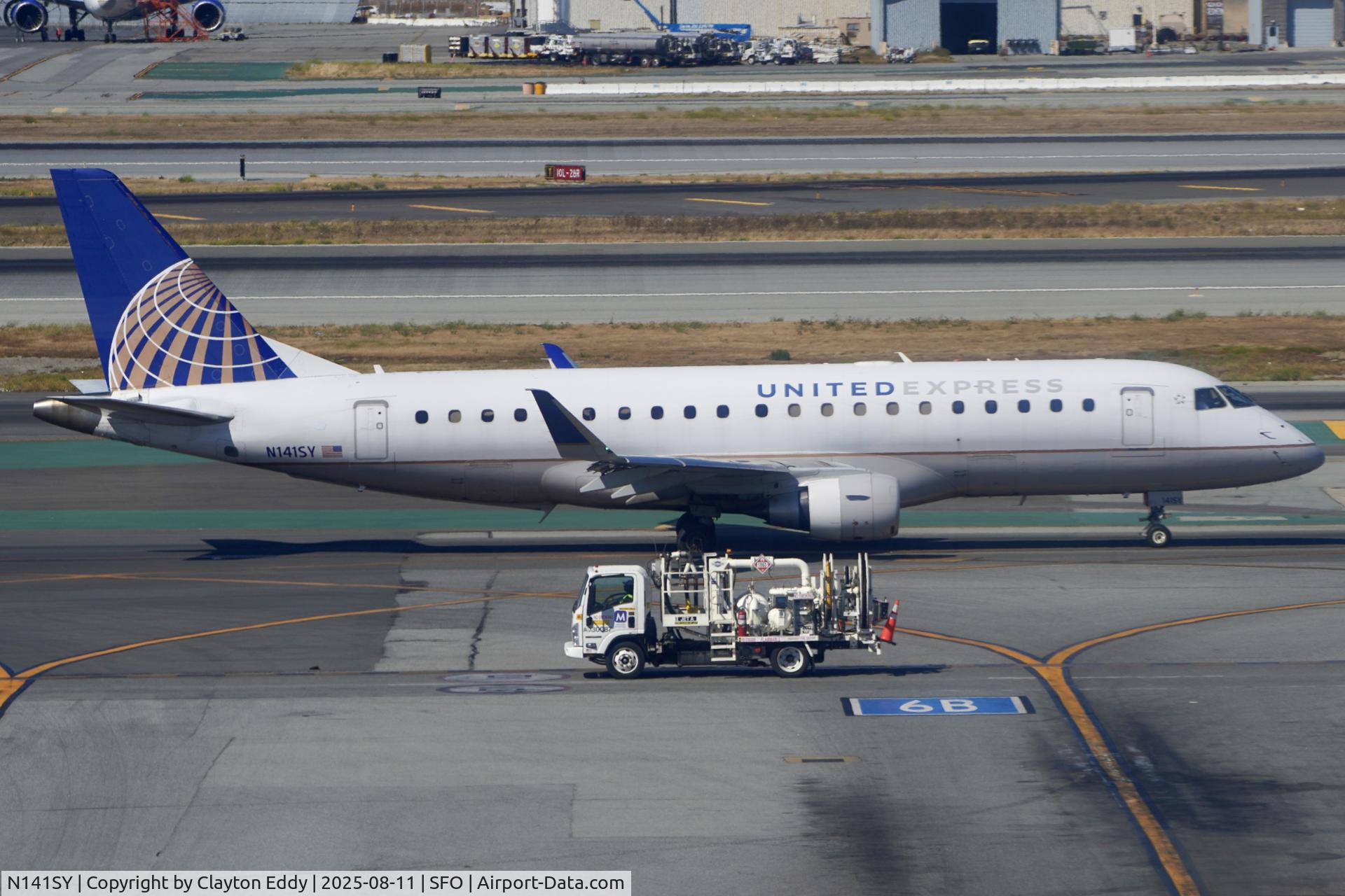 N141SY, 2015 Embraer 175LR (ERJ-170-200LR) C/N 17000472, Sky Terrace SFO 2025