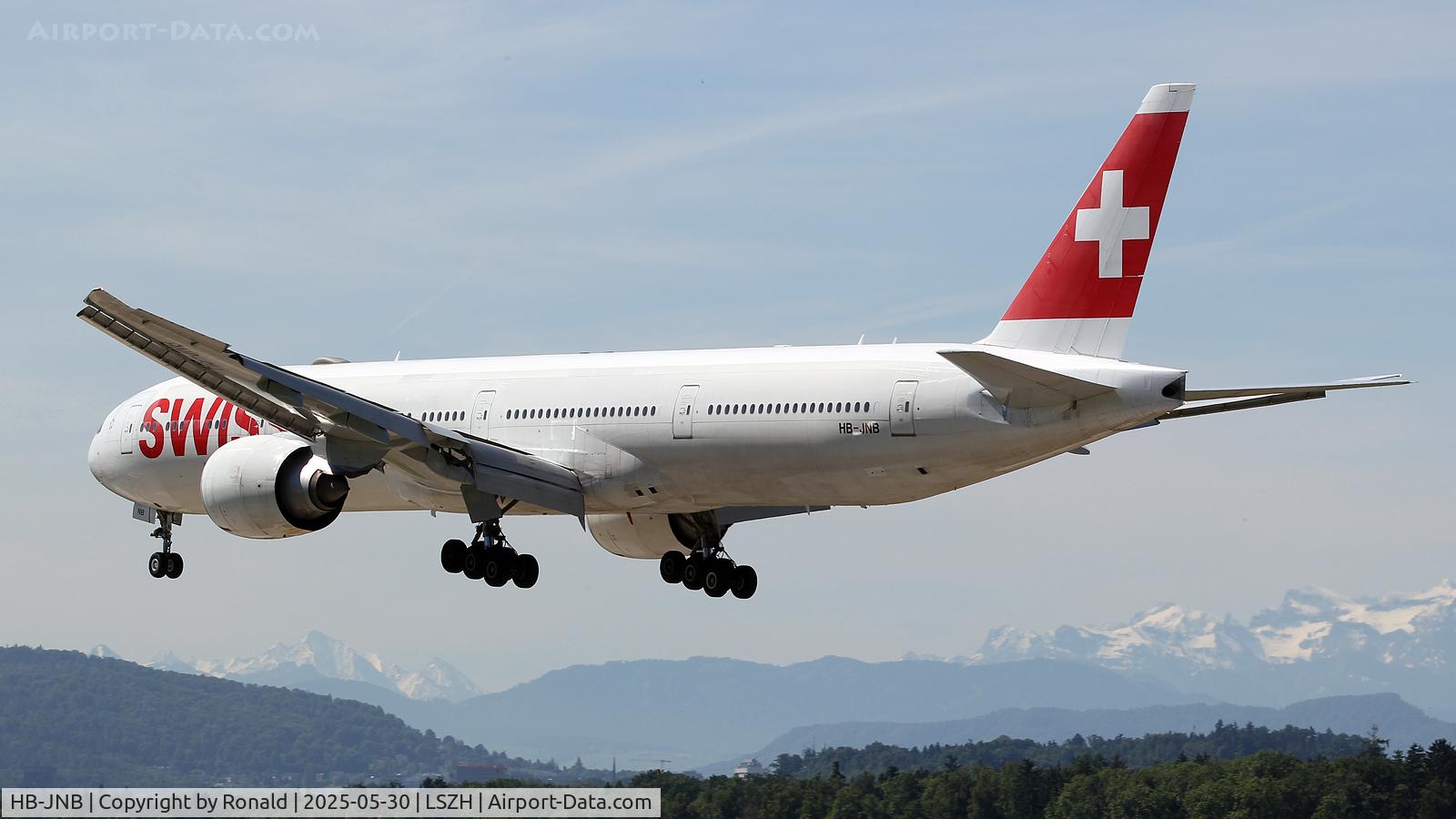 HB-JNB, 2016 Boeing 777-3DE/ER C/N 44583, at zrh