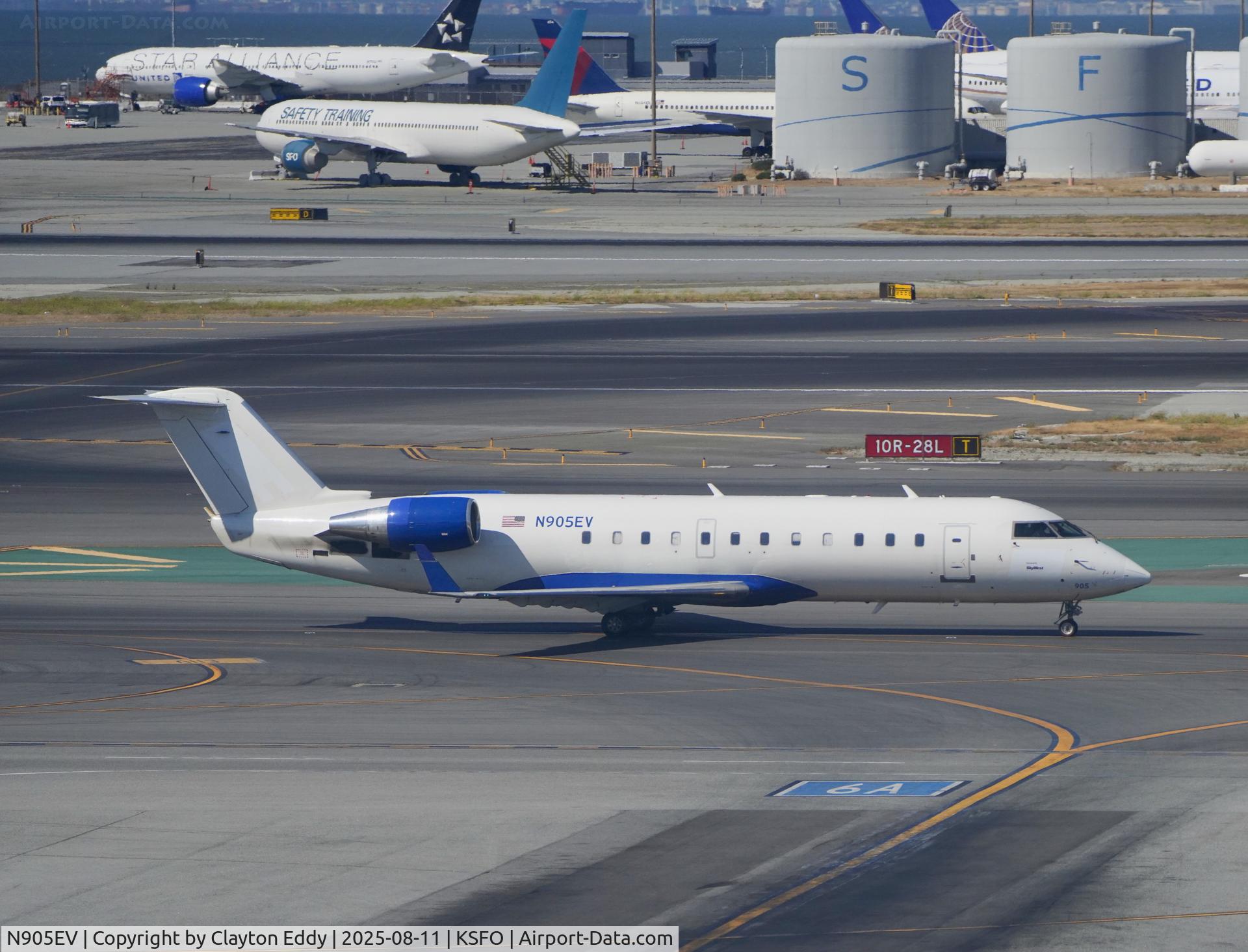 N905EV, 2002 Bombardier CRJ-200ER (CL-600-2B19) C/N 7632, SFO 2025