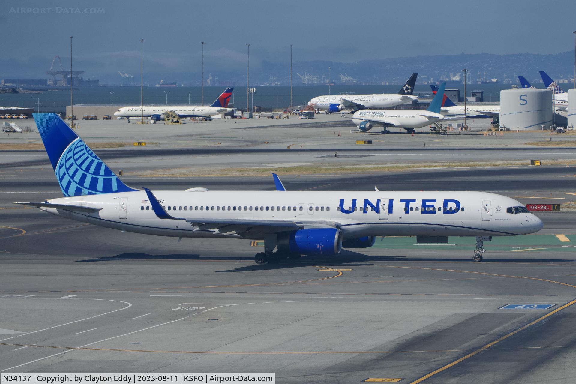 N34137, 1999 Boeing 757-224 C/N 30229, SFO 2025