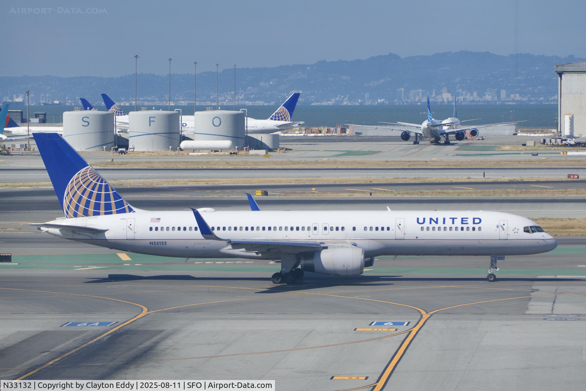 N33132, 1998 Boeing 757-224 C/N 29281, SFO 2025