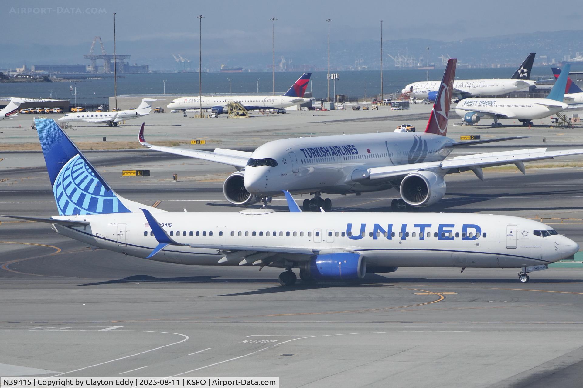 N39415, 2008 Boeing 737-924/ER C/N 32826, SFO 2025
