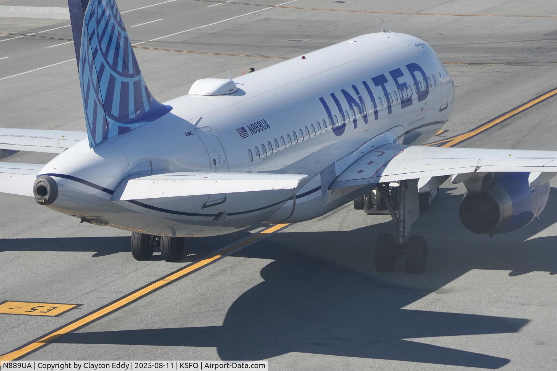 N889UA, 2005 Airbus A319-132 C/N 2667, Sky Terrace SFO 2025