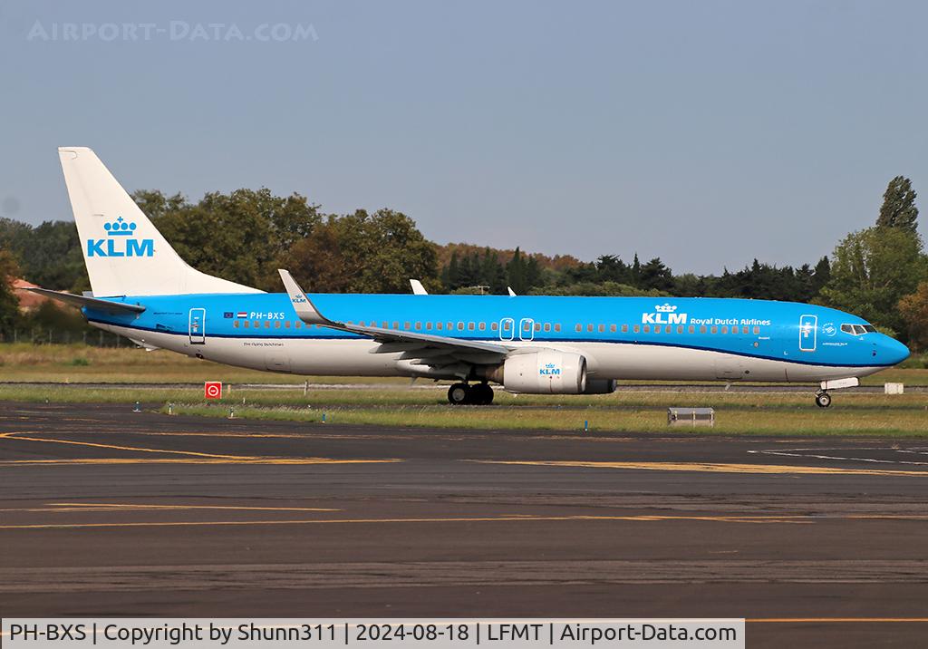 PH-BXS, 2001 Boeing 737-9K2 C/N 29602, Taxiing to the Terminal after landing... New c/s
