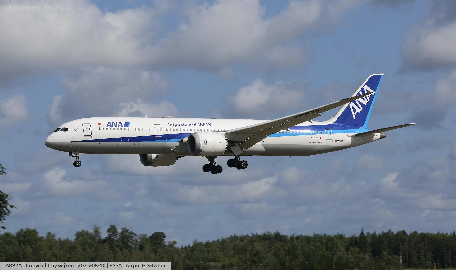 JA892A, 2017 Boeing 787-9 Dreamliner C/N 34513, Rwy 26