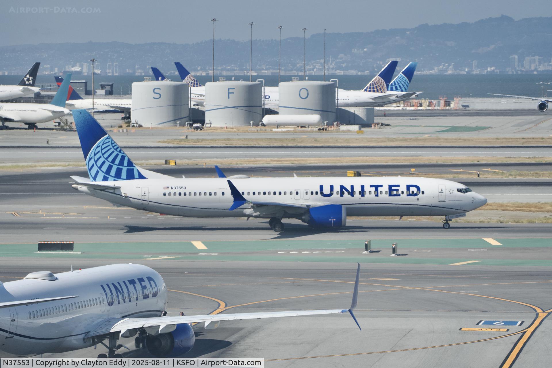 N37553, 2023 Boeing 737 MAX 9 C/N 67180, Sky Terrace SFO 2025