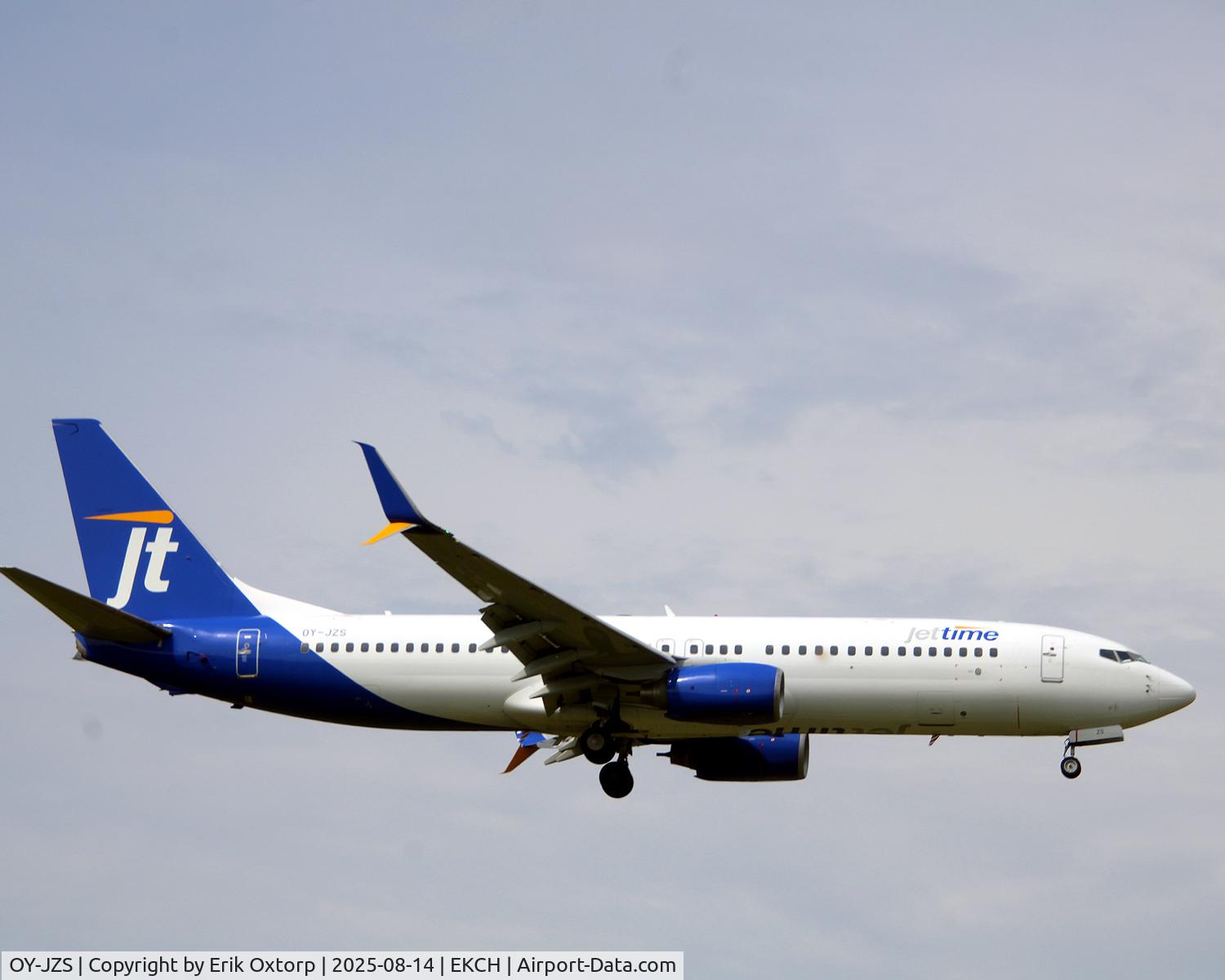 OY-JZS, 2007 Boeing 737-8K5 C/N 35100, OY-JZS landing rw 04L