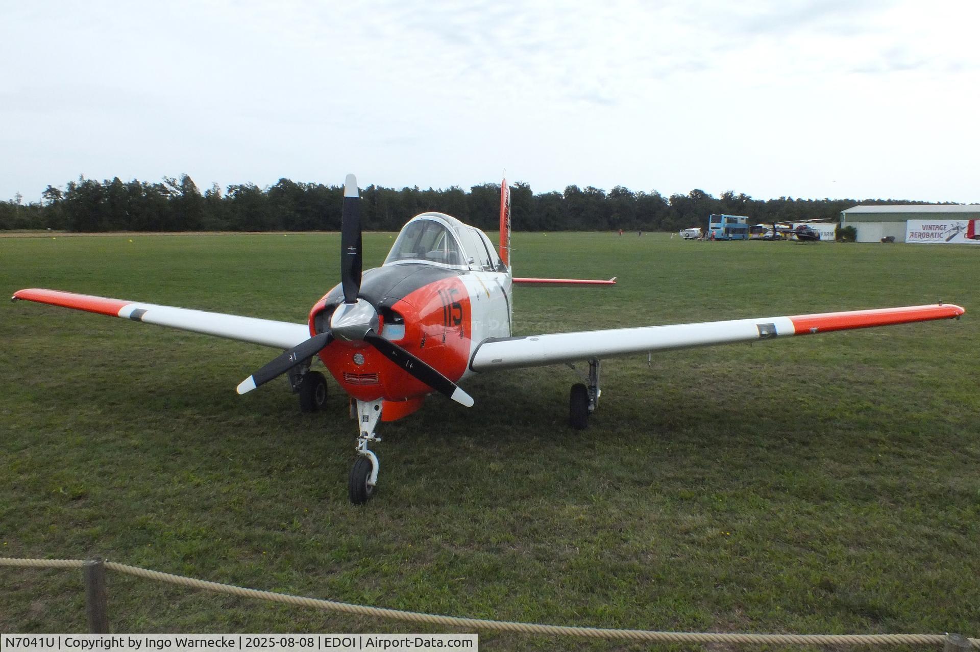 N7041U, 1957 Beech T-34B C/N 144115, Beechcraft T-34B Mentor at Bienenfarm airfield during the 2025 Quax Bücker-Treffen (Bücker-Meeting) and Vintage Aerobatic World Championships