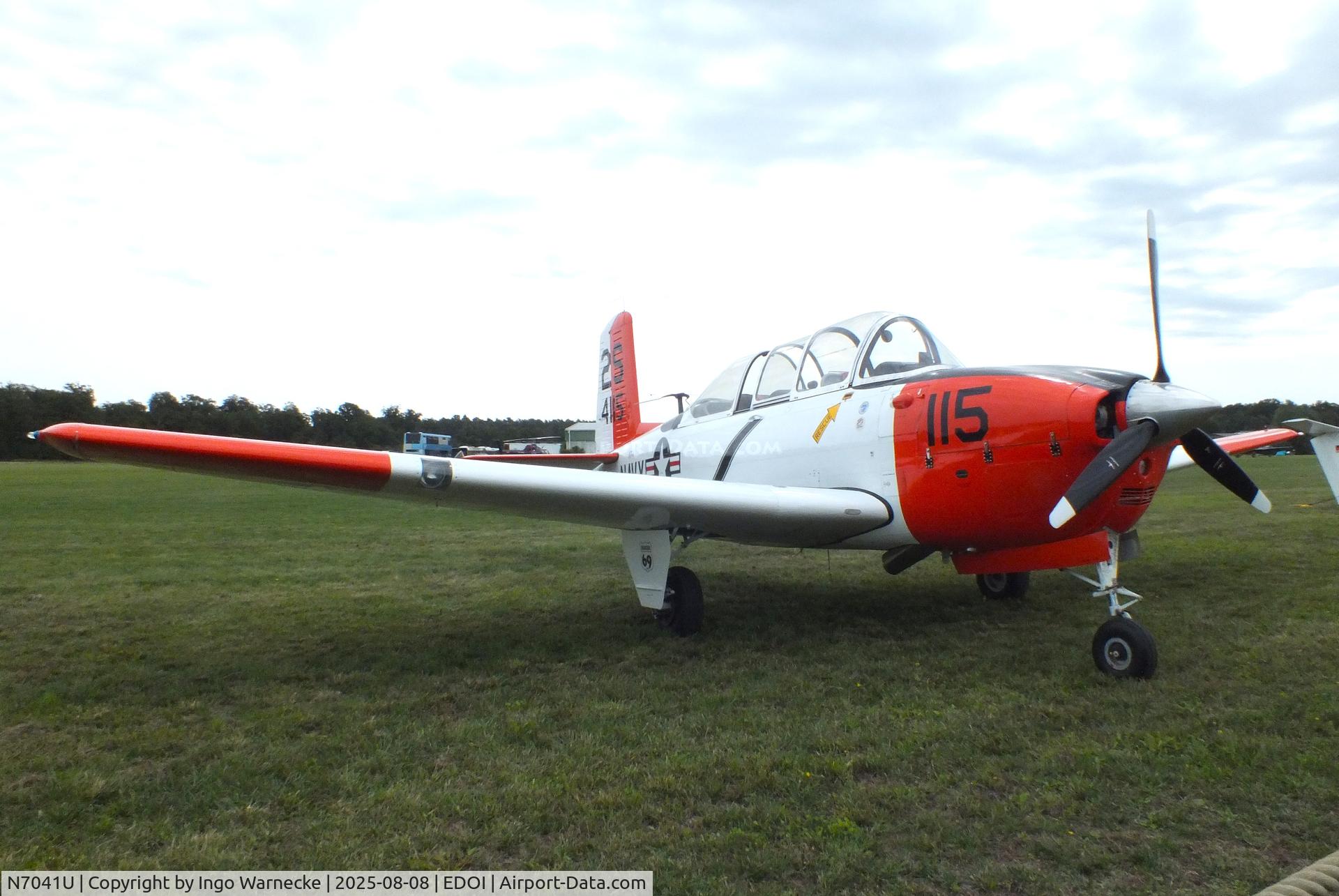 N7041U, 1957 Beech T-34B C/N 144115, Beechcraft T-34B Mentor at Bienenfarm airfield during the 2025 Quax Bücker-Treffen (Bücker-Meeting) and Vintage Aerobatic World Championships
