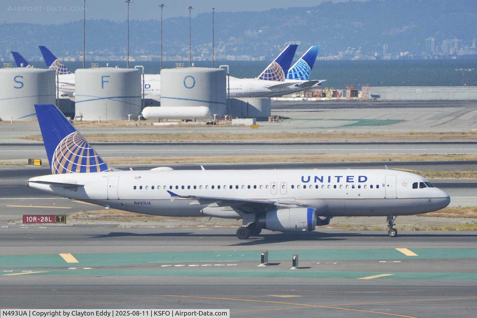 N493UA, 2002 Airbus A320-232 C/N 1821, Sky Terrace SFO 2025