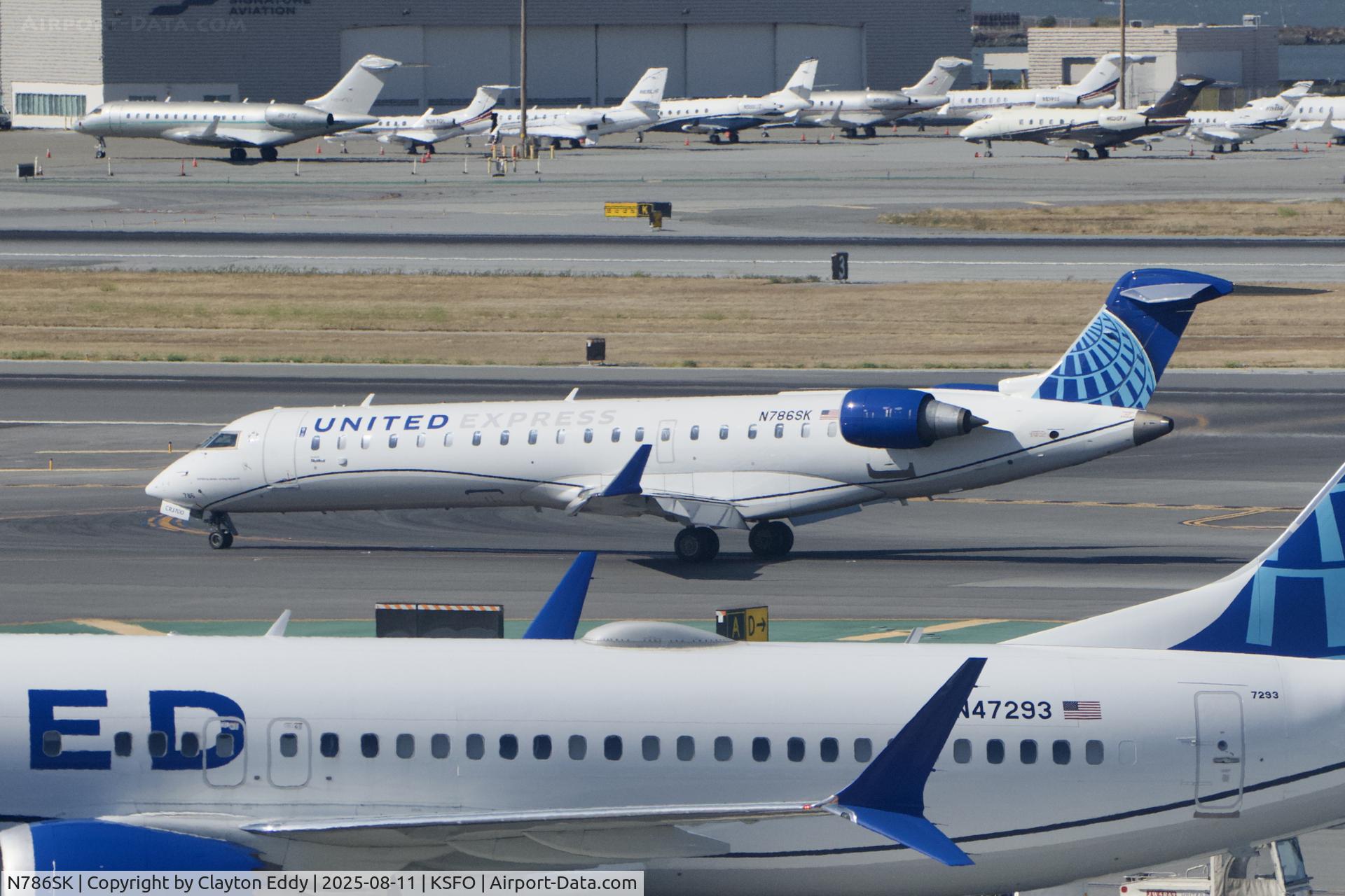 N786SK, 2009 Bombardier CRJ-700 (CL-600-2C10) Regional Jet C/N 10286, Sky Terrrace SFO 2025