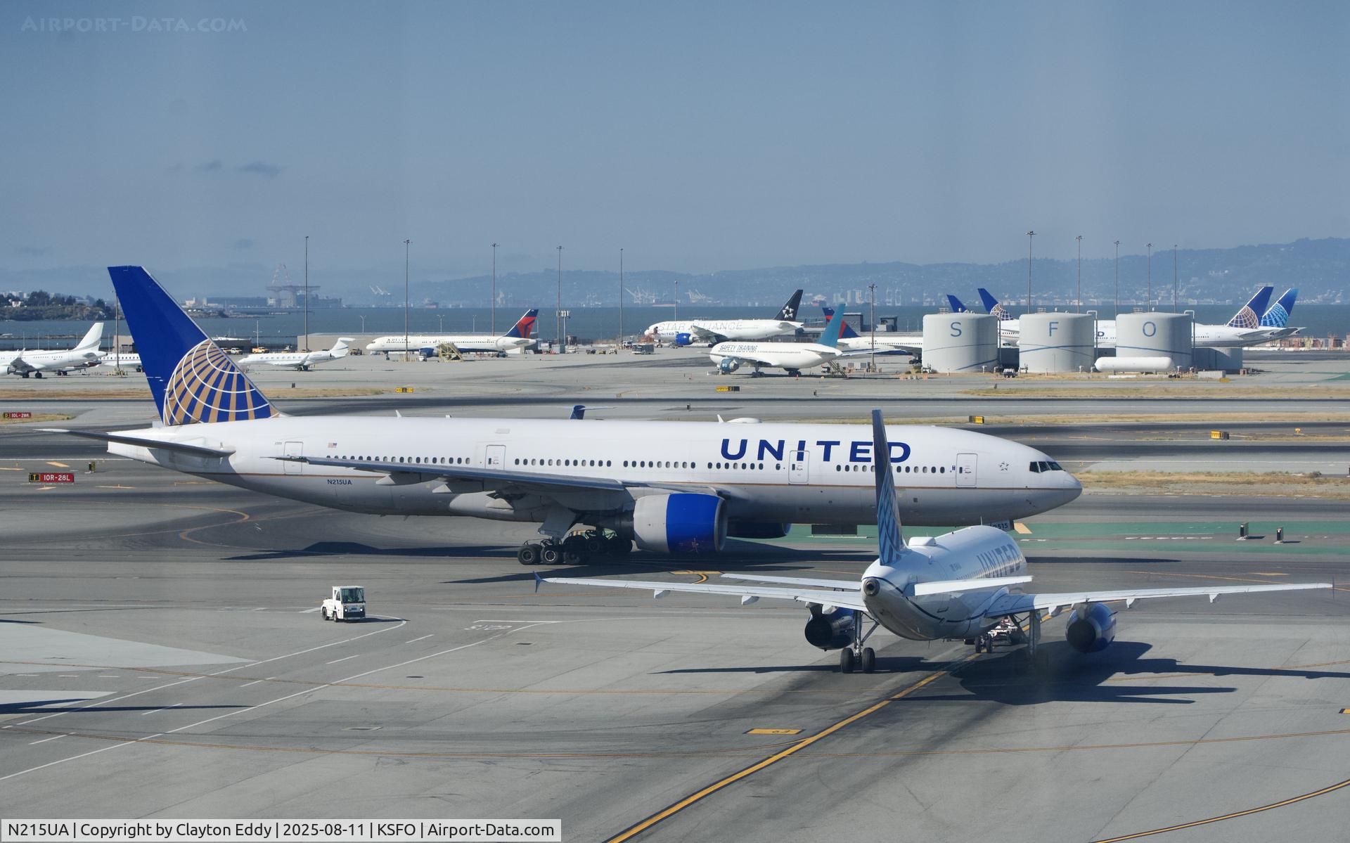 N215UA, 2000 Boeing 777-222 C/N 30221, Sky Terrace SFO 2025