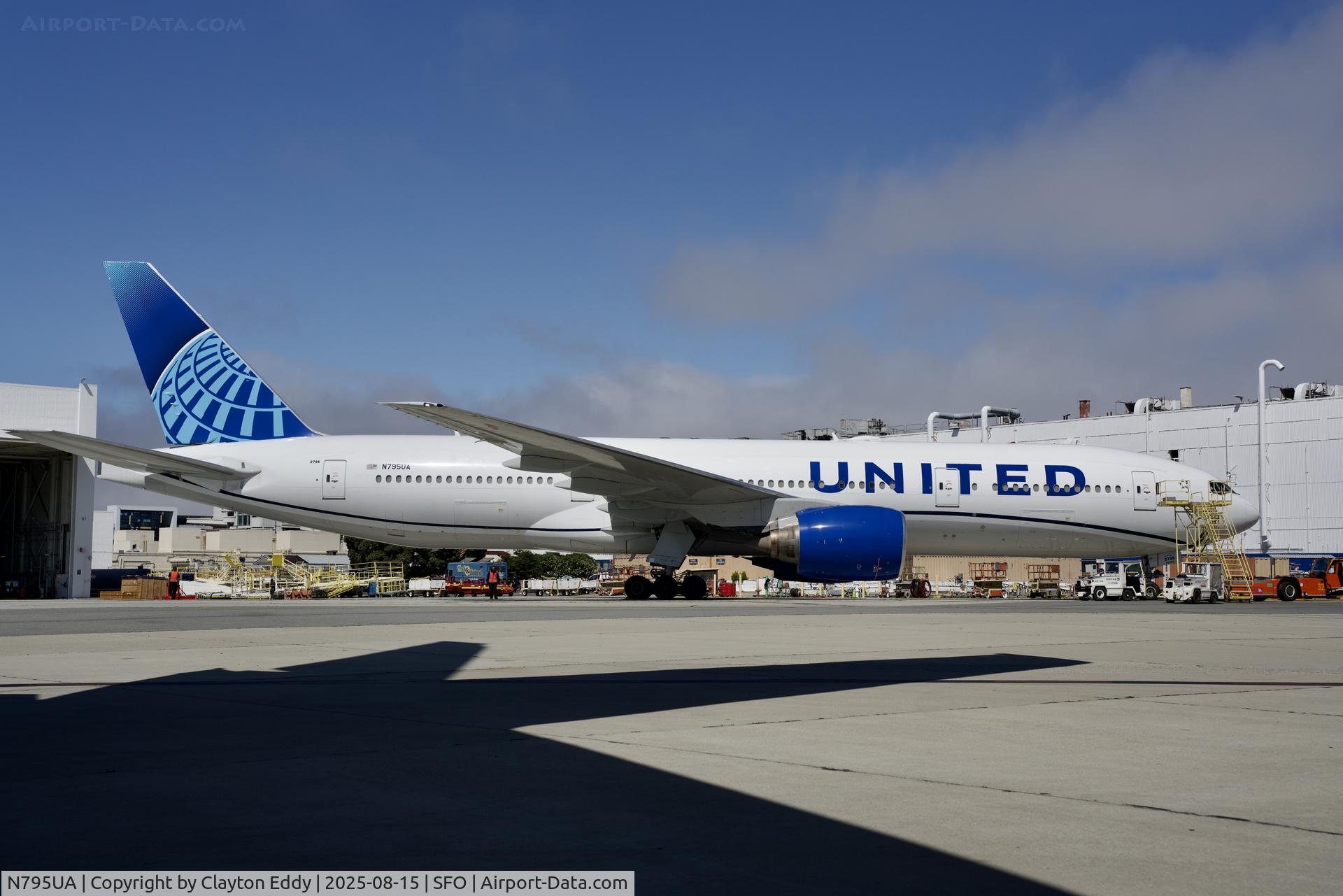 N795UA, 1997 Boeing 777-222 C/N 26927, SFO 2025