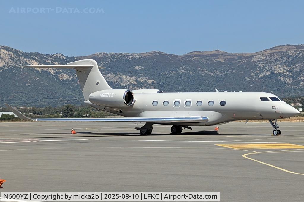 N600YZ, 2023 Gulfstream G600 (GVII-G600) C/N 73112, Parked