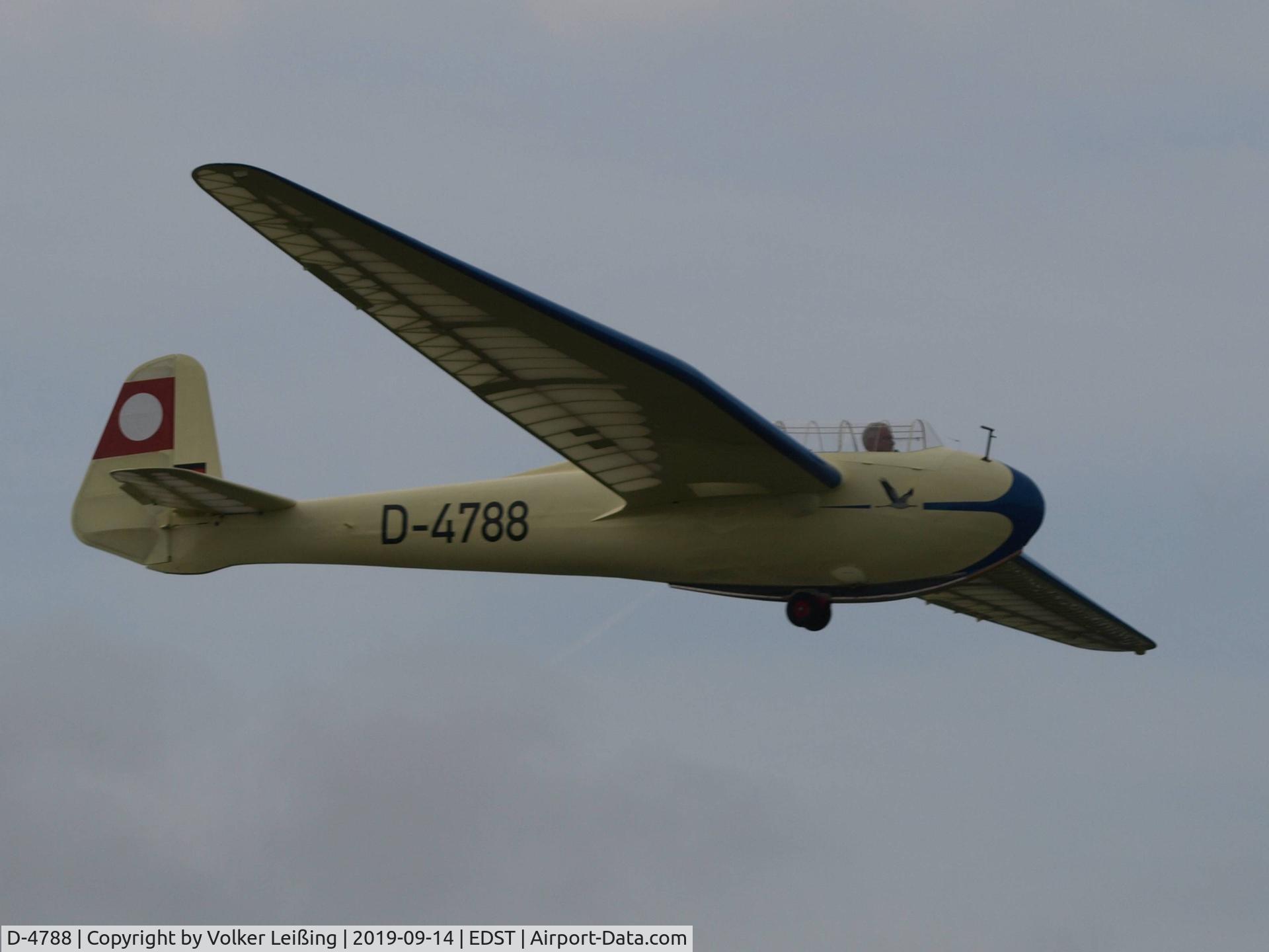 D-4788, 1985 Schempp-Hirth Discus B C/N 21, landing