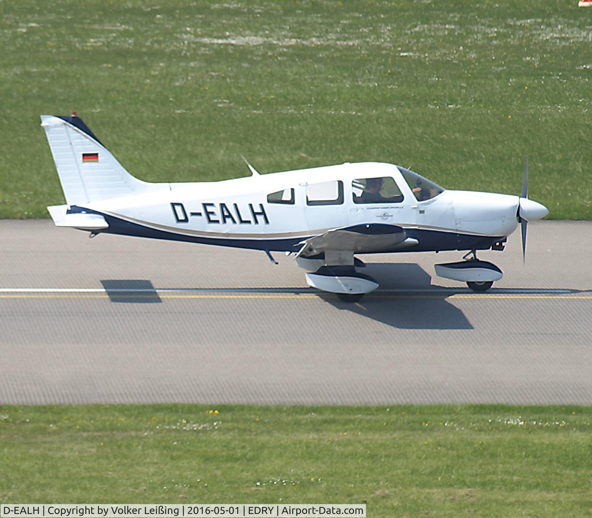 D-EALH, Piper PA-28-181 Archer II C/N 28-8090276, taxing to parking