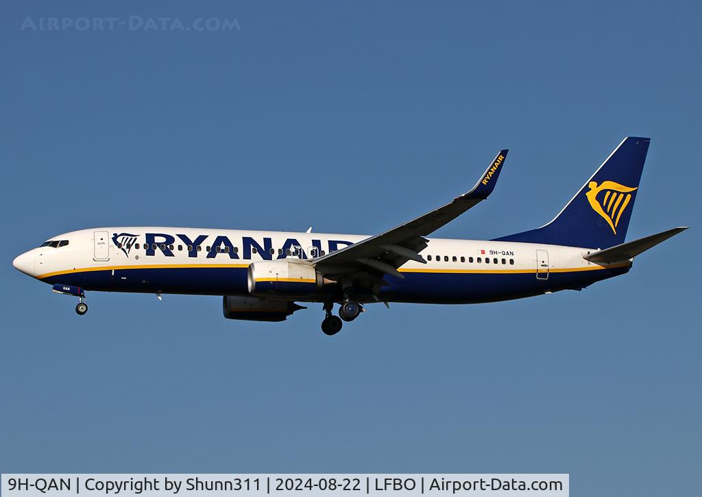 9H-QAN, 2000 Boeing 737-8AS C/N 44795, Landing rwy 32R