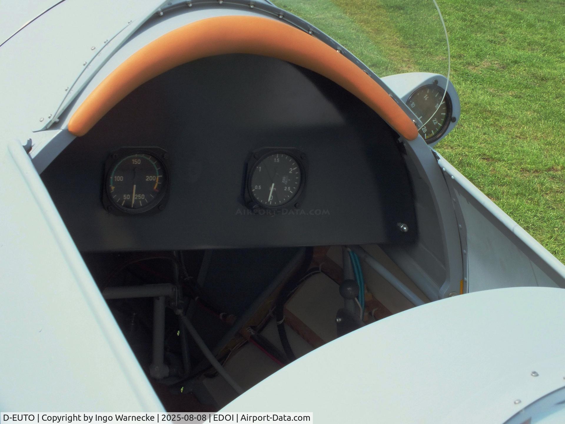 D-EUTO, 1939 Bucker Bu-180B Student C/N 2115, Bücker Bü 180B Student at Bienenfarm airfield during the 2025 Quax Bücker-Treffen (Bücker-Meeting) and Vintage Aerobatic World Championships