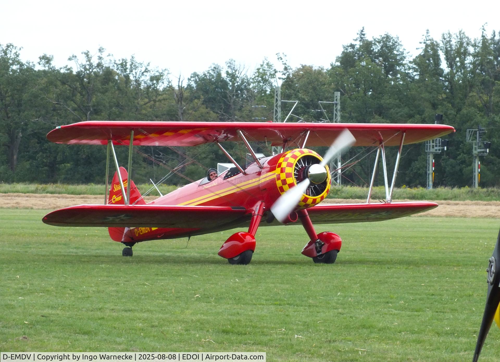 D-EMDV, 1942 Boeing E75N1 C/N 75-5844, Boeing (Stearman) PT-13D Kaydet / E75N1 at Bienenfarm airfield during the 2025 Quax Bücker-Treffen (Bücker-Meeting) and Vintage Aerobatic World Championships