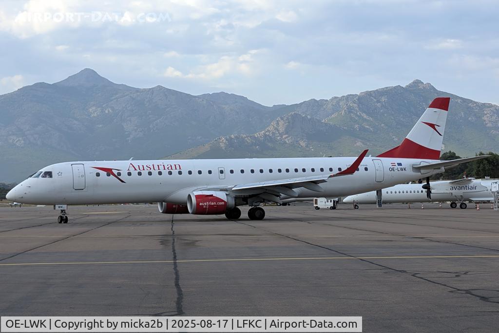 OE-LWK, 2012 Embraer 195LR  (ERJ-190-200LR) C/N 19000523, Taxiing