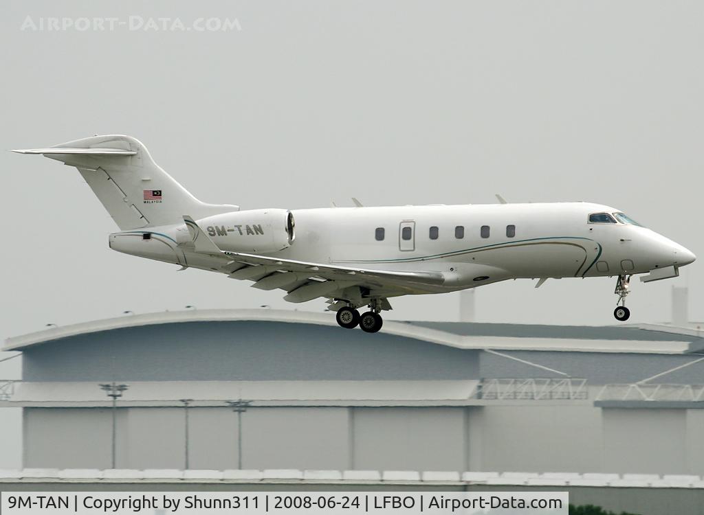 9M-TAN, 2006 Bombardier Challenger 300 (BD-100-1A10) C/N 20135, Landing rwy 14R