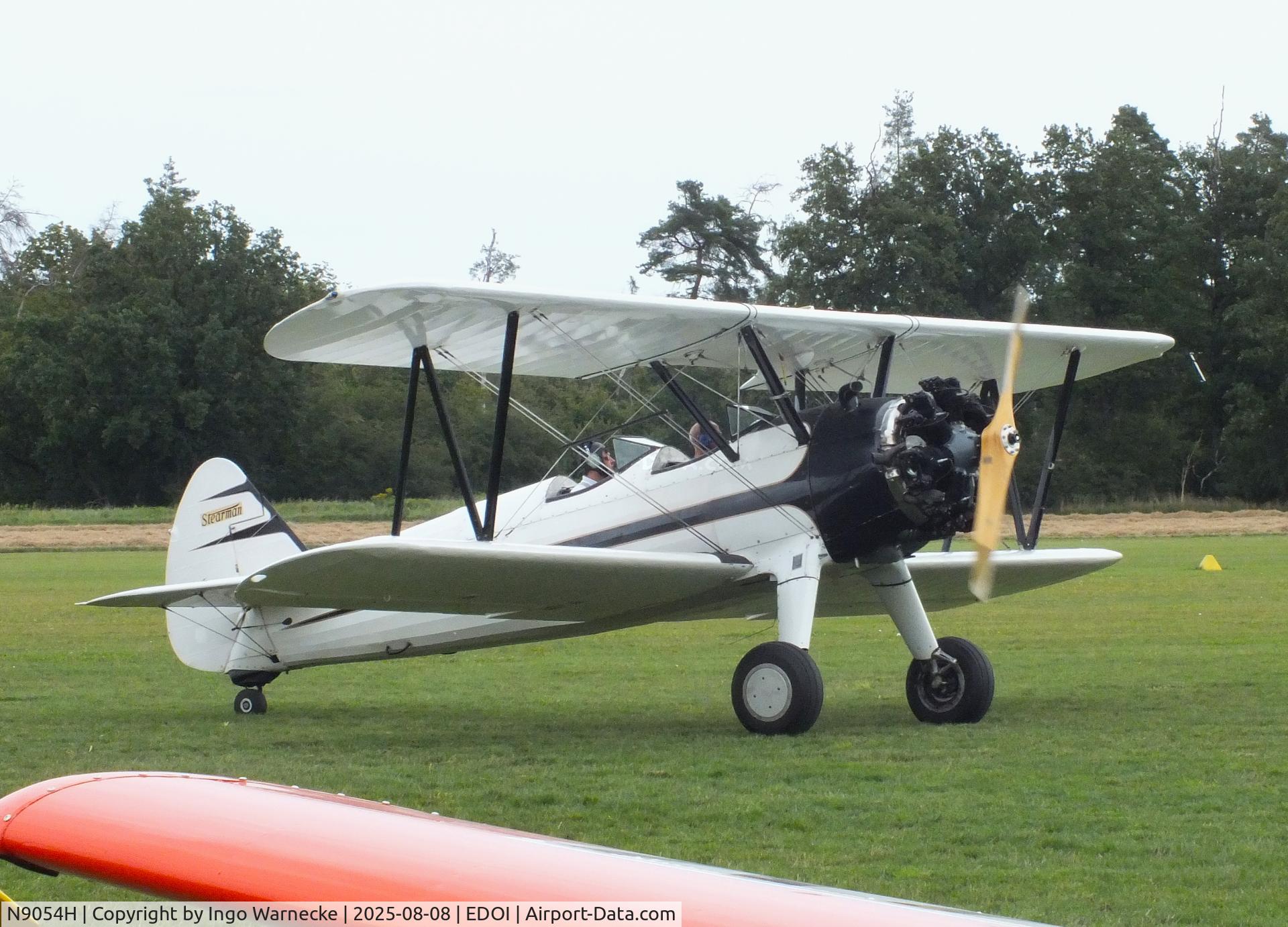 N9054H, 1943 Boeing E75 C/N 758778, Boeing (Stearman) E75 / PT-13 at Bienenfarm airfield during the 2025 Quax Bücker-Treffen (Bücker-Meeting) and Vintage Aerobatic World Championships