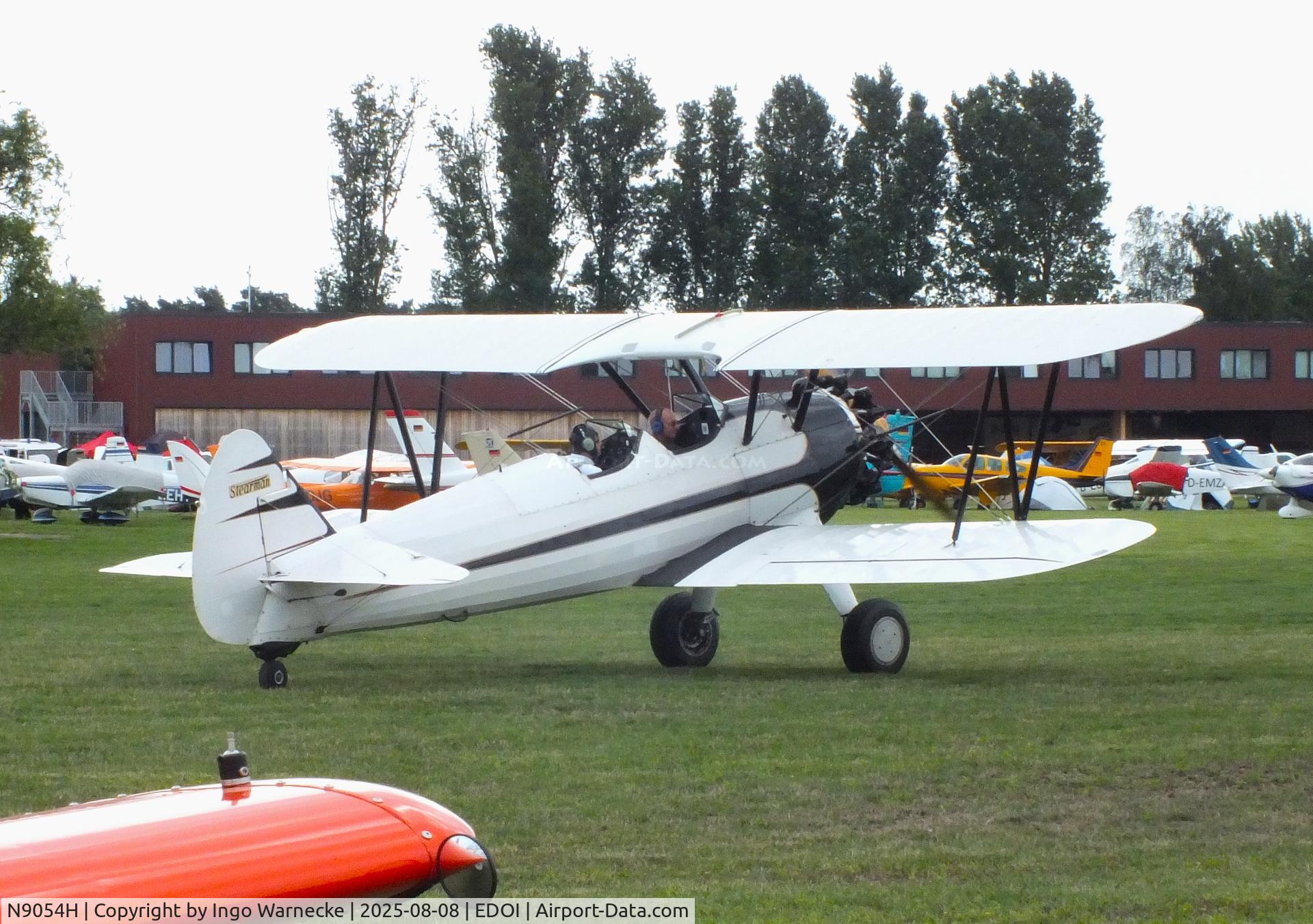 N9054H, 1943 Boeing E75 C/N 758778, Boeing (Stearman) E75 / PT-13 at Bienenfarm airfield during the 2025 Quax Bücker-Treffen (Bücker-Meeting) and Vintage Aerobatic World Championships